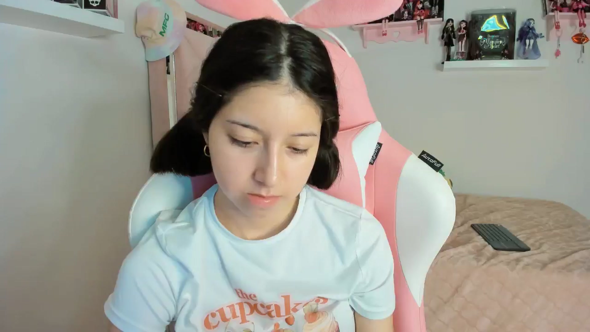 Gallery image thumbnail from Cherrycute666's myfreecams stream on, 11/10/2024, 11:54 image 7 of 20