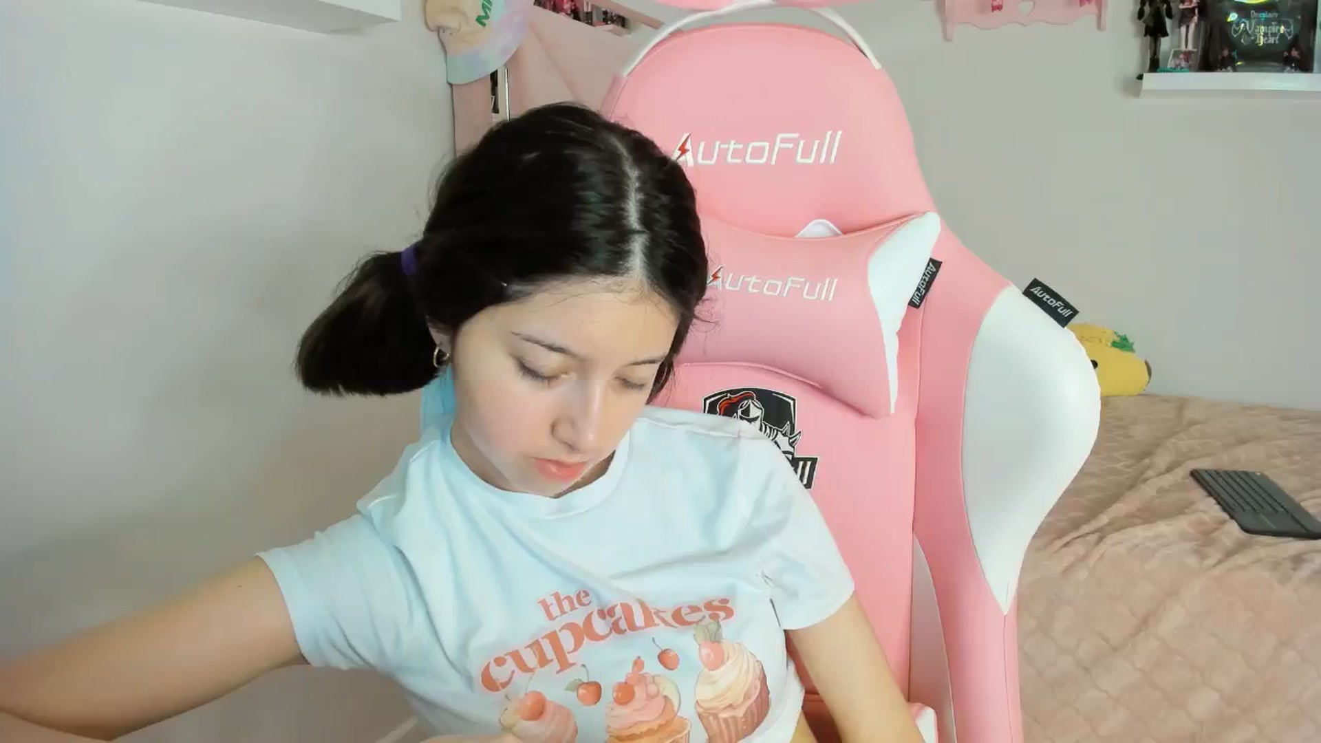 Gallery image thumbnail from Cherrycute666's myfreecams stream on, 11/10/2024, 11:54 image 12 of 20