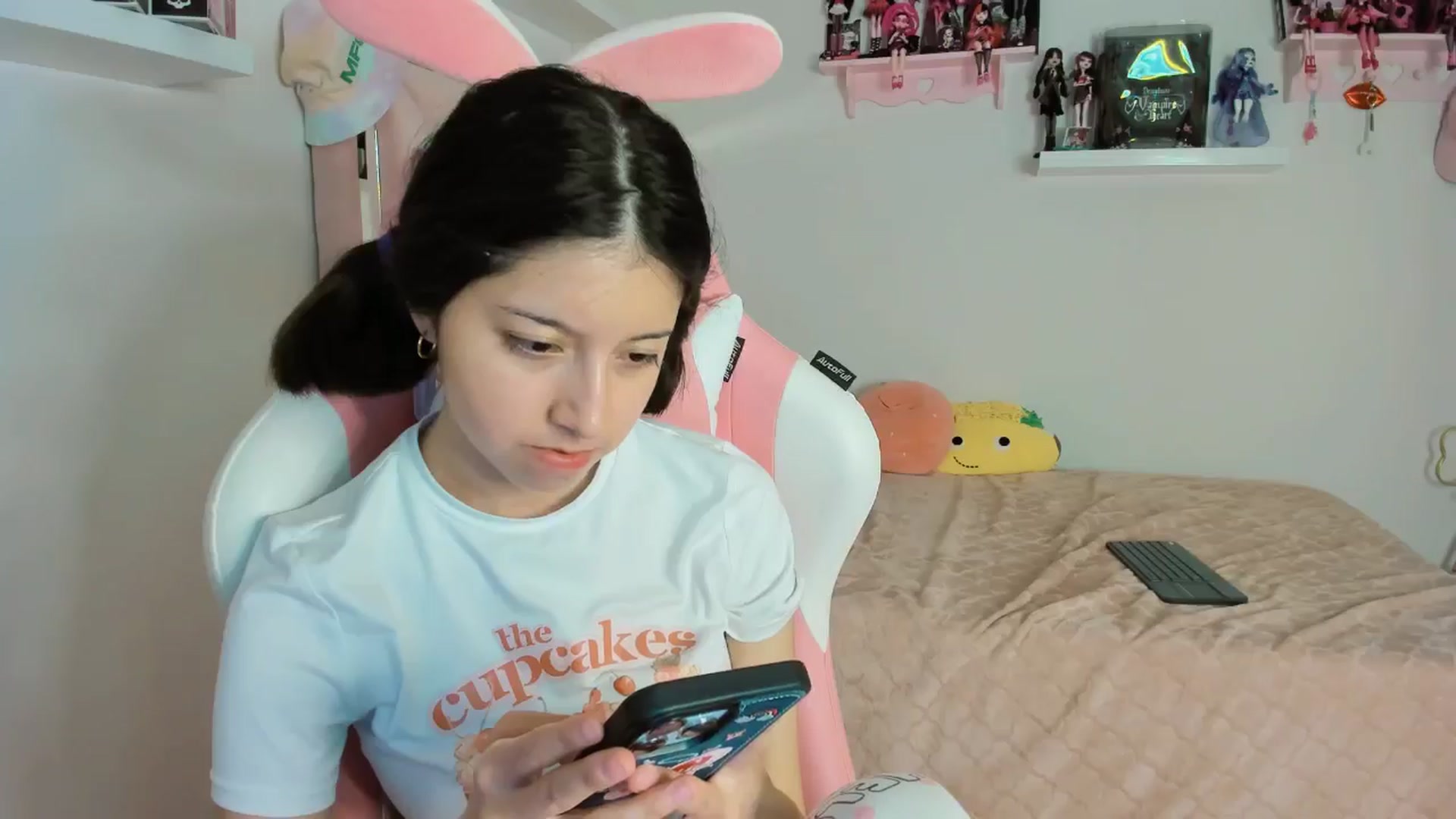 Gallery image thumbnail from Cherrycute666's myfreecams stream on, 11/10/2024, 11:54 image 5 of 20