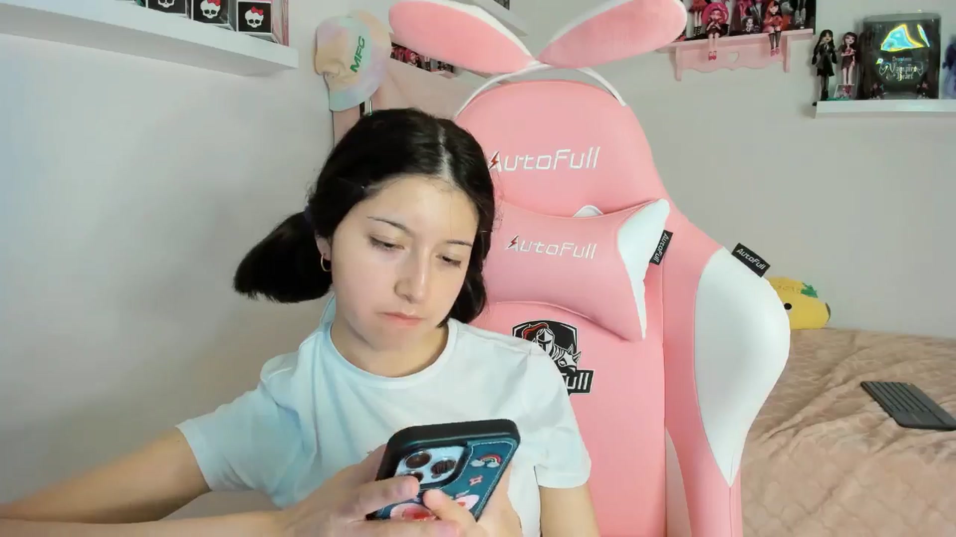 Gallery image thumbnail from Cherrycute666's myfreecams stream on, 11/10/2024, 11:54 image 11 of 20