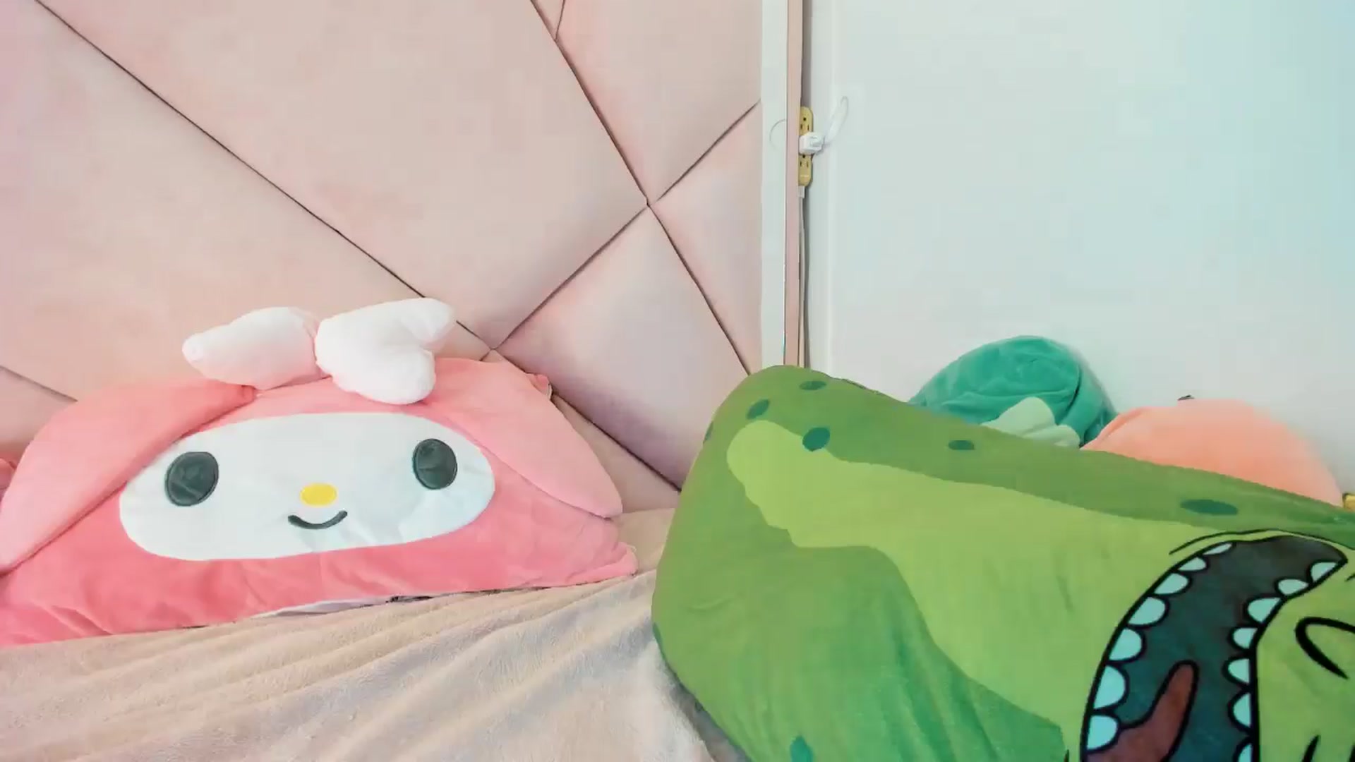 Gallery image thumbnail from Cherrycute666's myfreecams stream on, 11/10/2024, 13:13 image 17 of 20