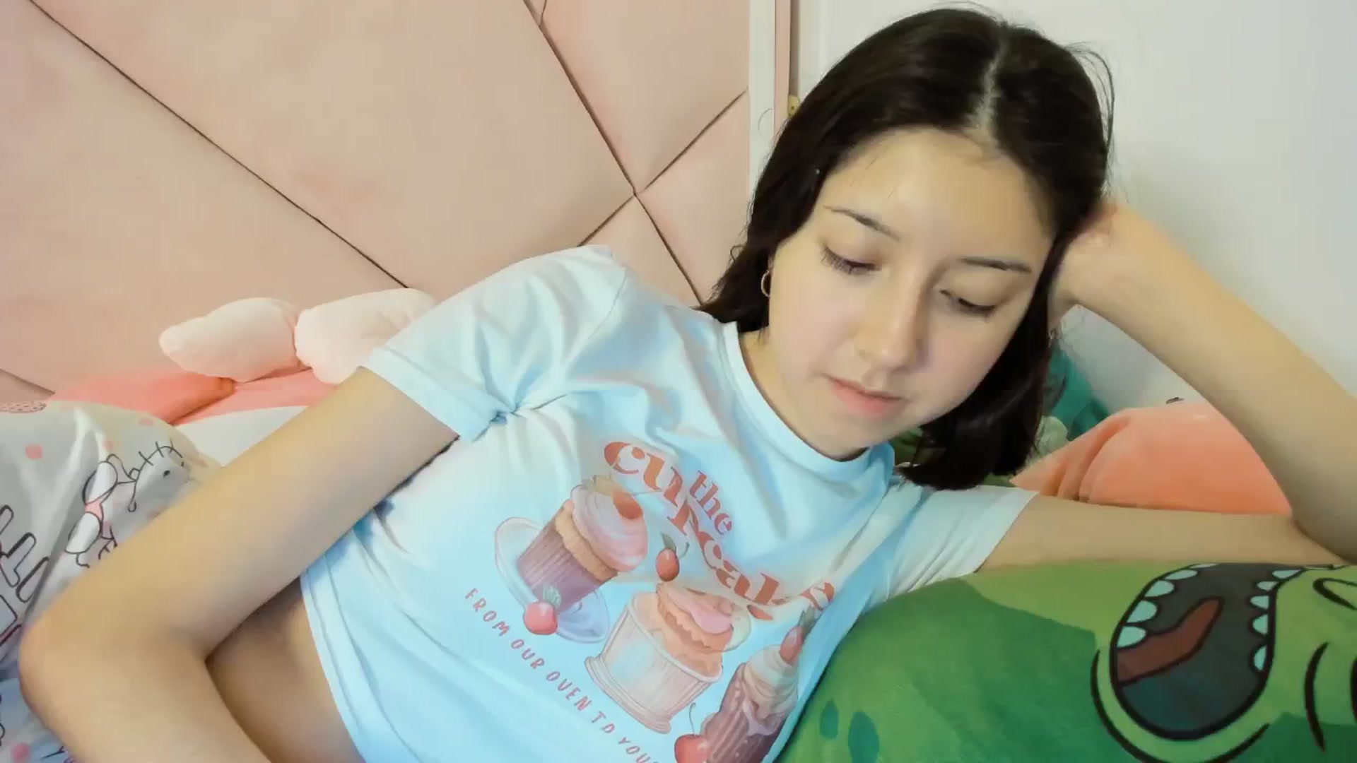 Gallery image thumbnail from Cherrycute666's myfreecams stream on, 11/10/2024, 13:13 image 15 of 20
