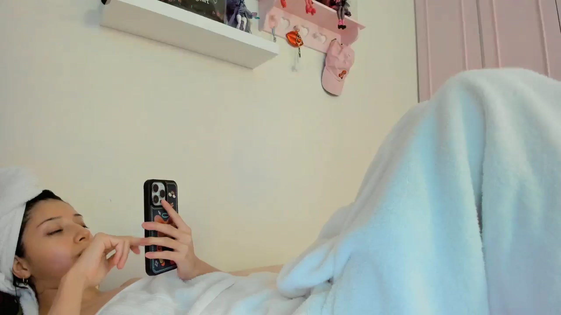 Gallery image thumbnail from Cherrycute666's myfreecams stream on, 11/10/2024, 14:23 image 8 of 20