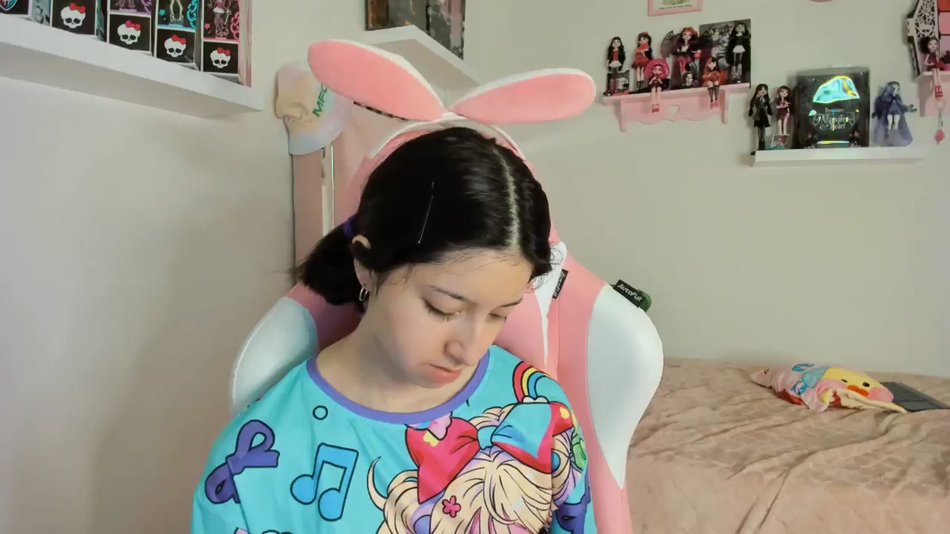 Gallery image thumbnail from Cherrycute666's myfreecams stream on, 11/11/2024, 02:10 image 5 of 20