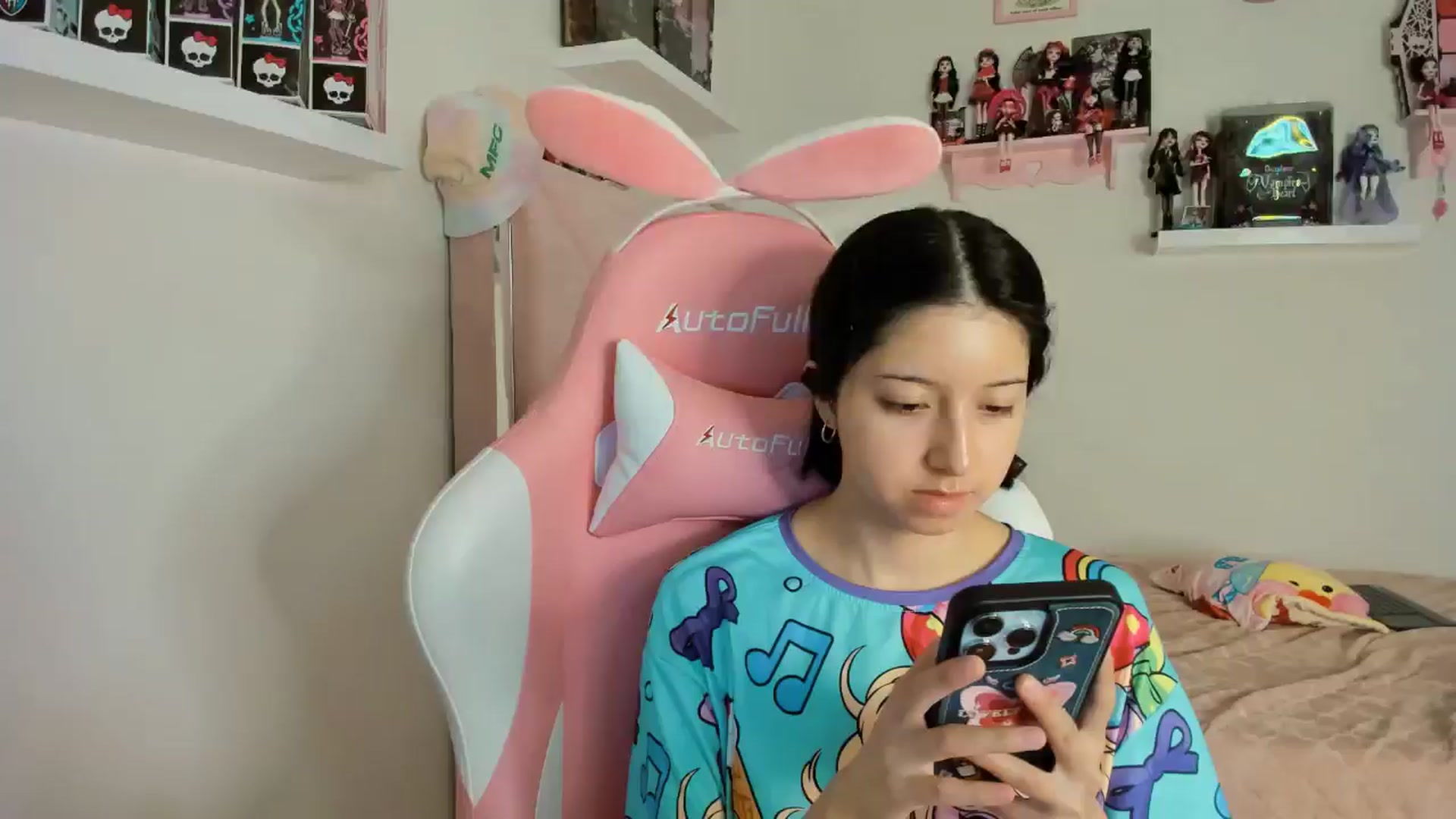 Gallery image thumbnail from Cherrycute666's myfreecams stream on, 11/11/2024, 02:10 image 11 of 20