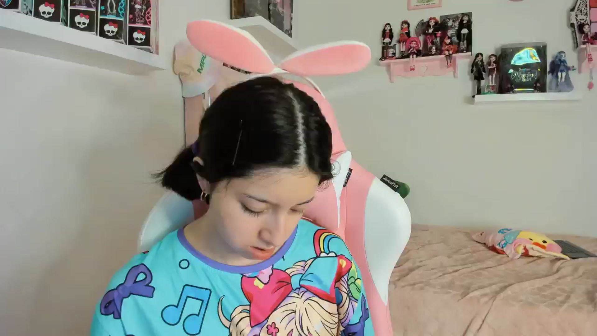 Gallery image thumbnail from Cherrycute666's myfreecams stream on, 11/11/2024, 02:10 image 6 of 20