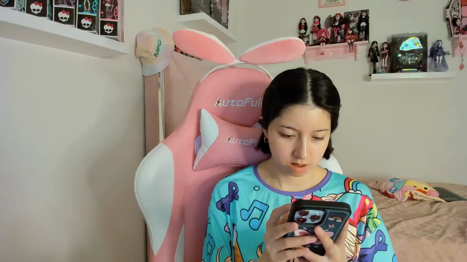 Gallery image thumbnail from Cherrycute666's myfreecams stream on, 11/11/2024, 02:10 image 14 of 20