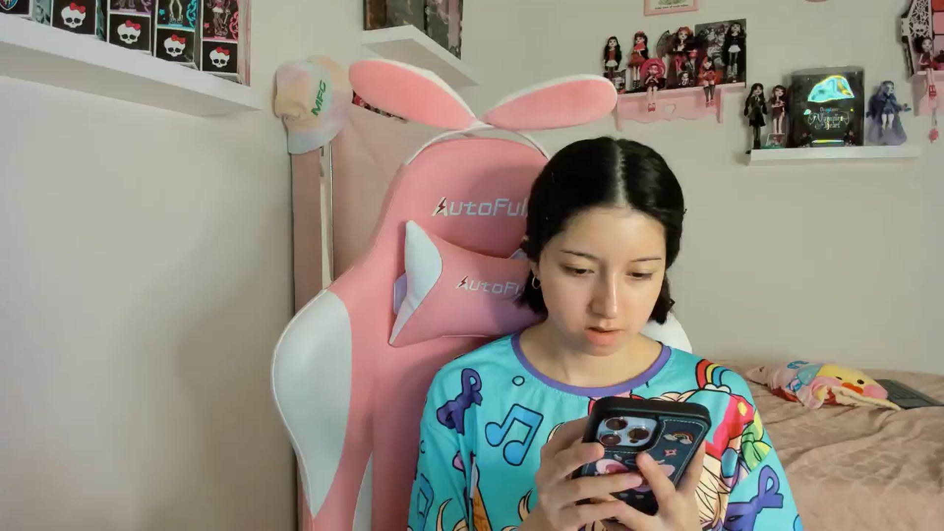 Gallery image thumbnail from Cherrycute666's myfreecams stream on, 11/11/2024, 02:10 image 13 of 20