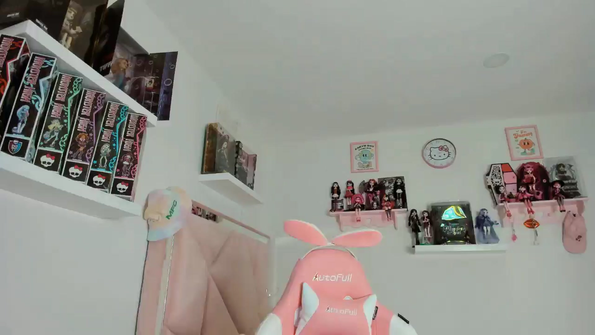 Gallery image thumbnail from Cherrycute666's myfreecams stream on, 11/11/2024, 04:00 image 16 of 20