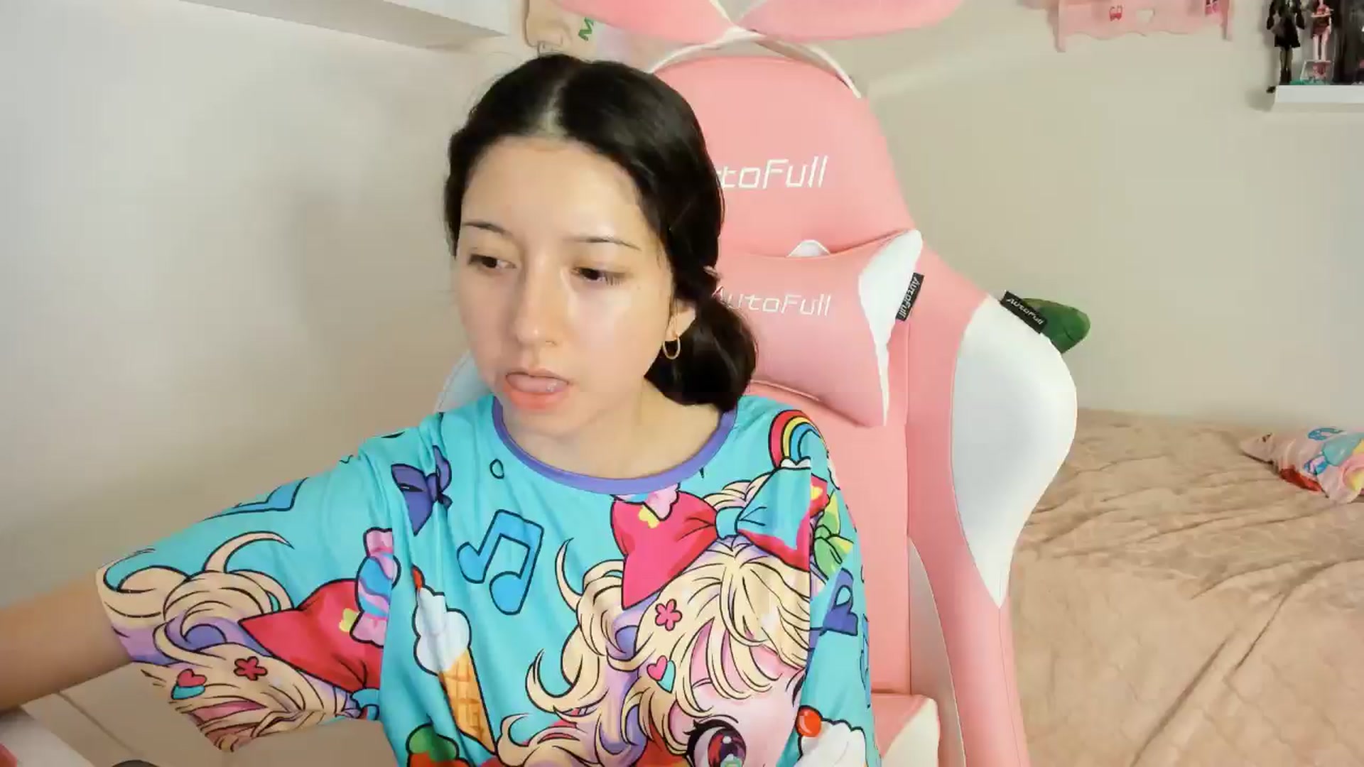 Gallery image thumbnail from Cherrycute666's myfreecams stream on, 11/11/2024, 04:00 image 1 of 20