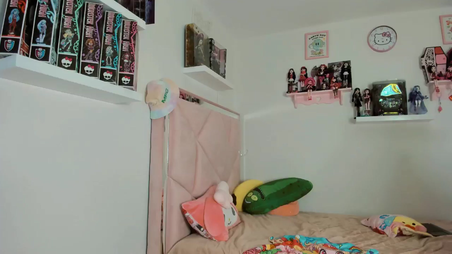Gallery image thumbnail from Cherrycute666's myfreecams stream on, 11/11/2024, 04:00 image 7 of 20