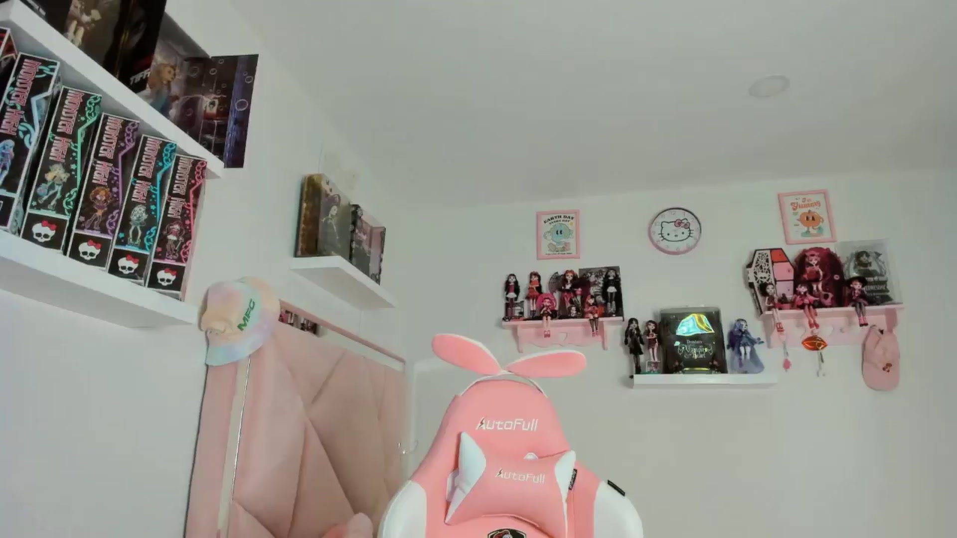 Gallery image thumbnail from Cherrycute666's myfreecams stream on, 11/11/2024, 04:00 image 17 of 20
