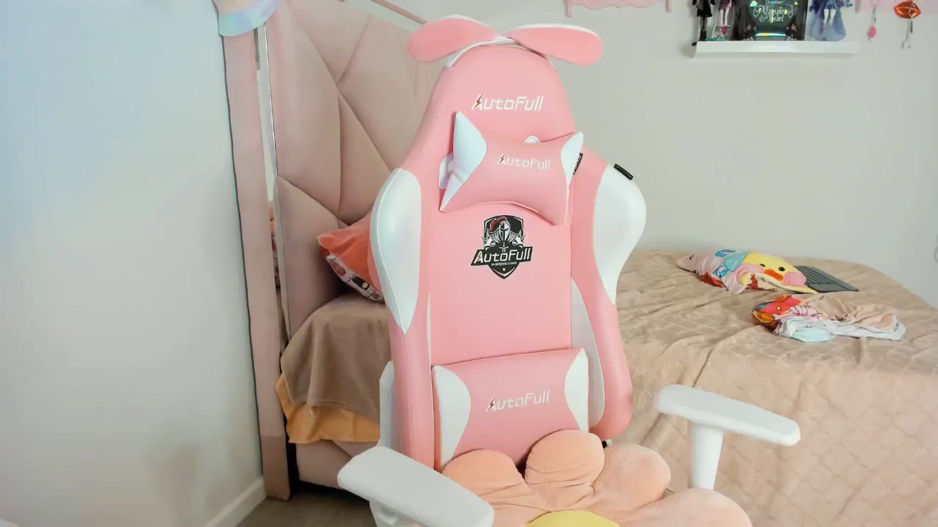 Gallery image thumbnail from Cherrycute666's myfreecams stream on, 11/11/2024, 07:34 image 10 of 20