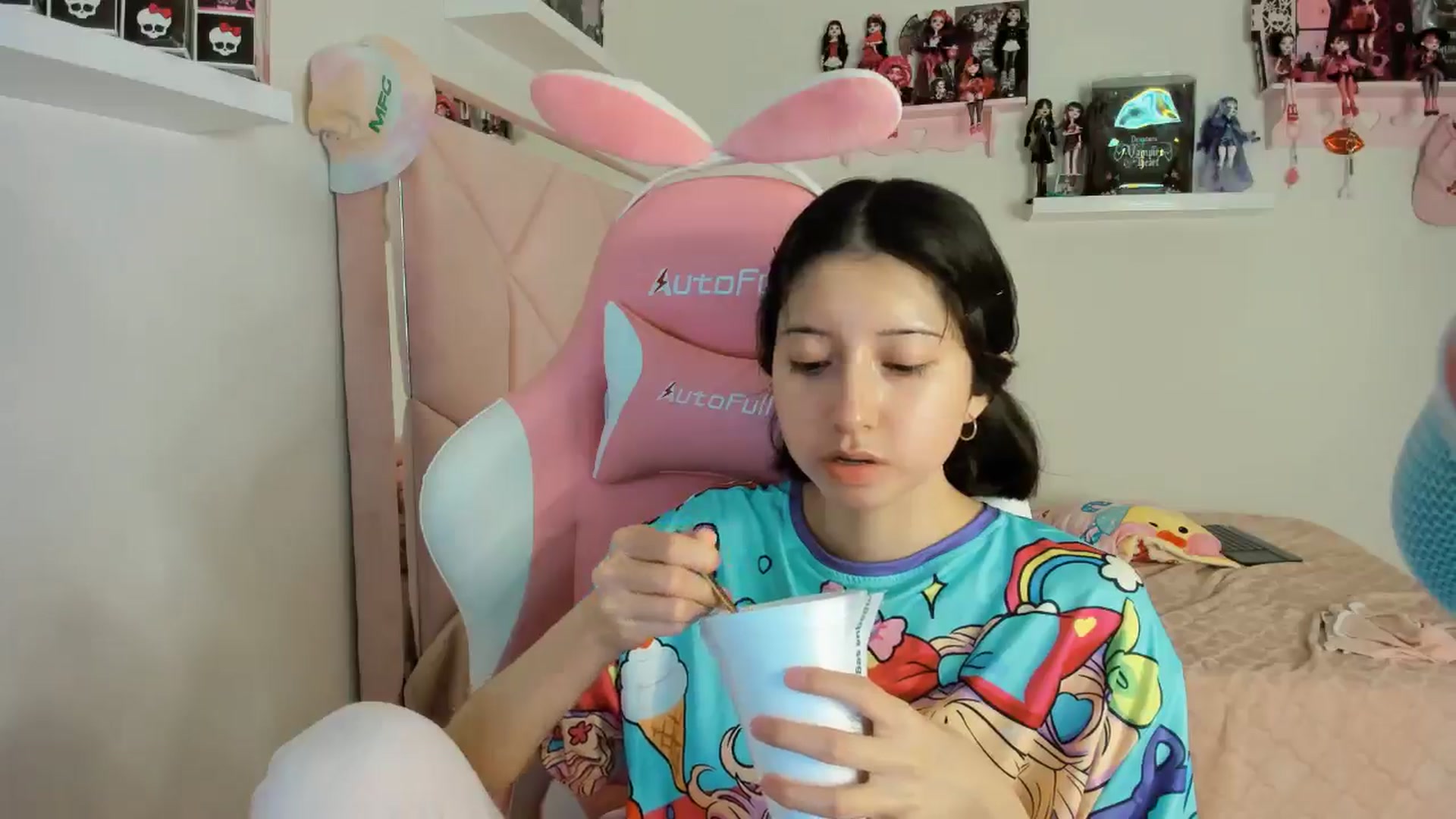 Gallery image thumbnail from Cherrycute666's myfreecams stream on, 11/11/2024, 07:34 image 2 of 20