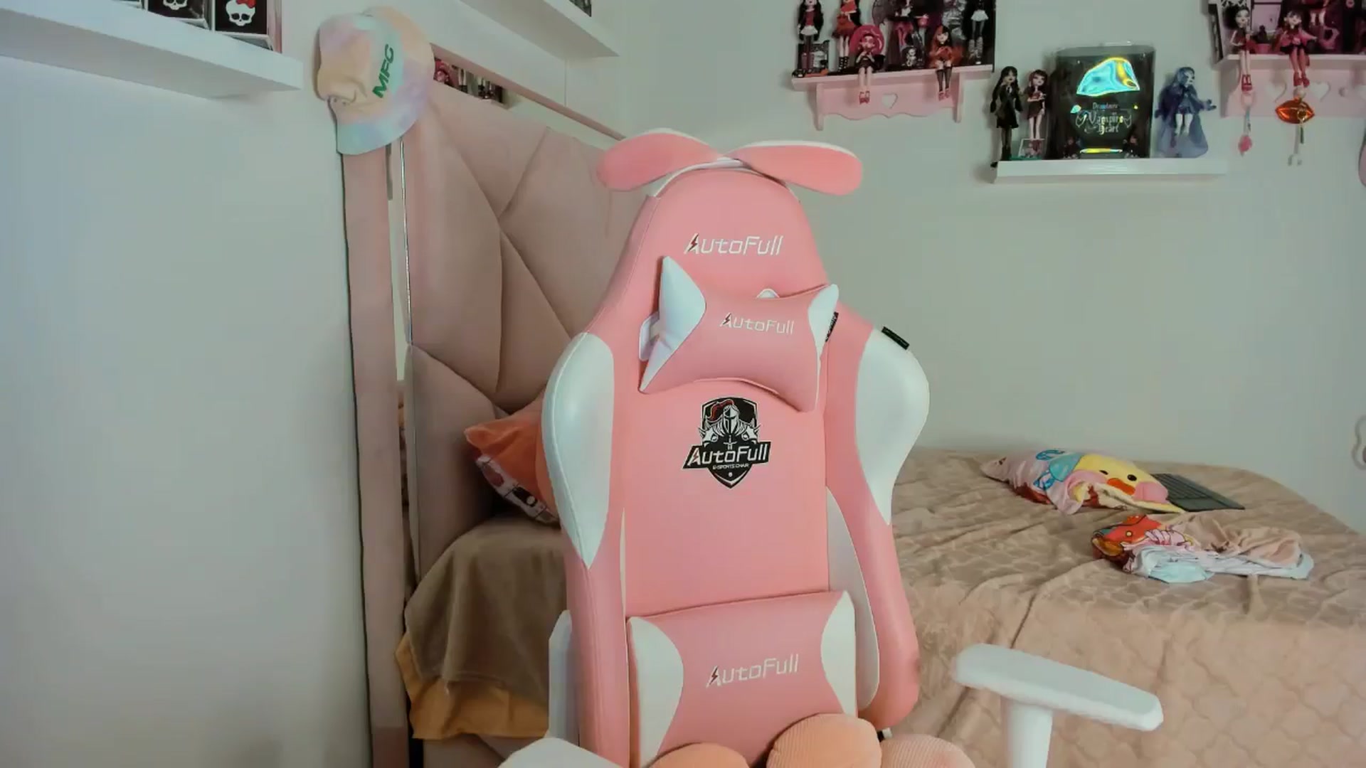 Gallery image thumbnail from Cherrycute666's myfreecams stream on, 11/11/2024, 07:34 image 11 of 20