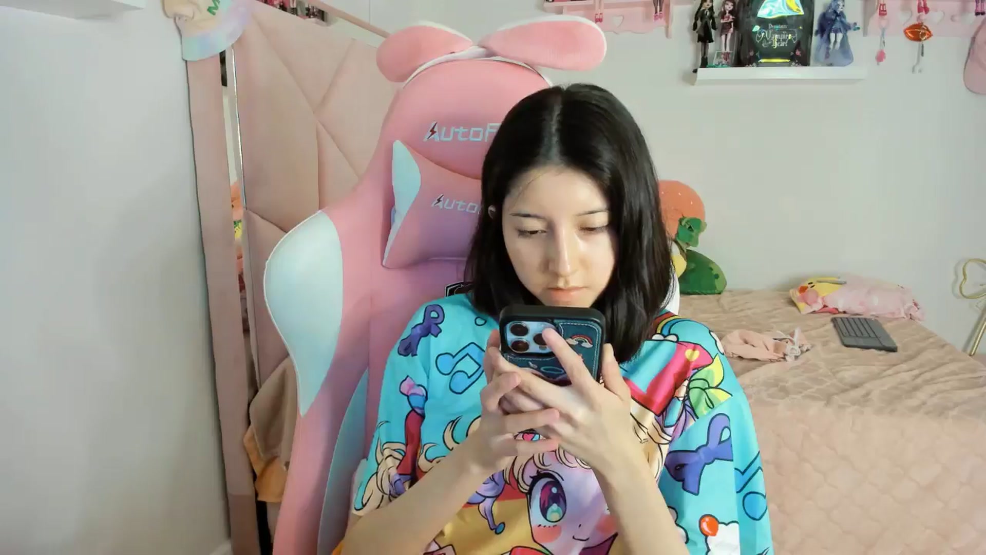 Gallery image thumbnail from Cherrycute666's myfreecams stream on, 11/11/2024, 10:38 image 5 of 20