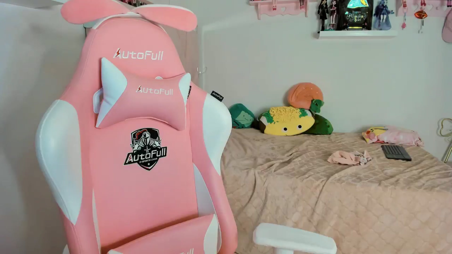 Gallery image thumbnail from Cherrycute666's myfreecams stream on, 11/11/2024, 10:38 image 6 of 20