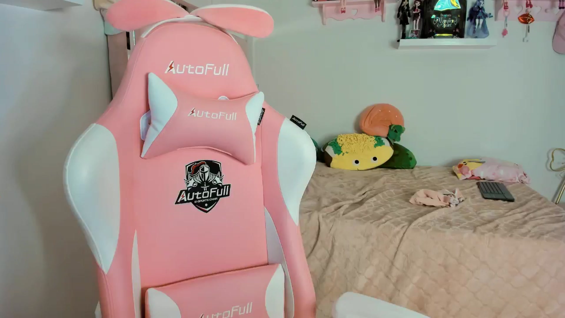 Gallery image thumbnail from Cherrycute666's myfreecams stream on, 11/11/2024, 10:38 image 4 of 20