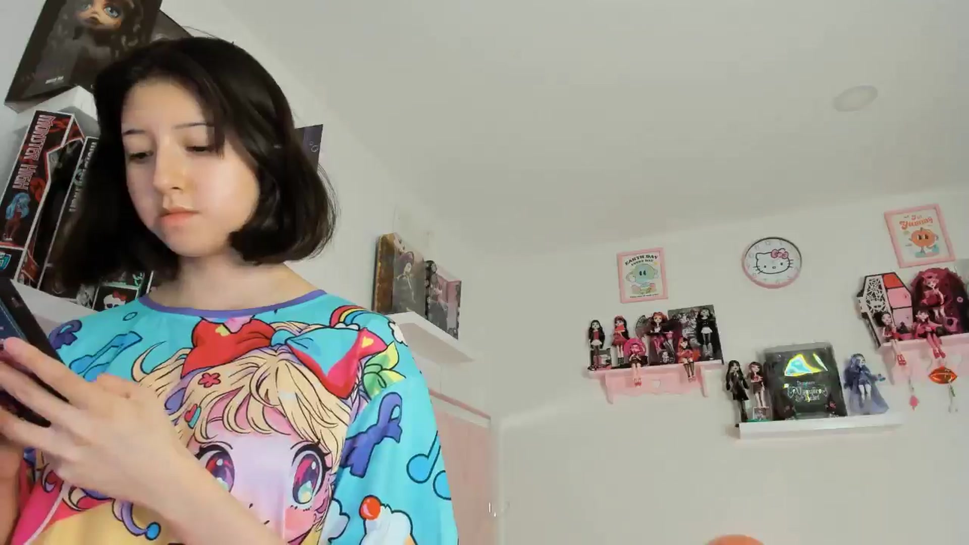 Gallery image thumbnail from Cherrycute666's myfreecams stream on, 11/11/2024, 10:38 image 10 of 20