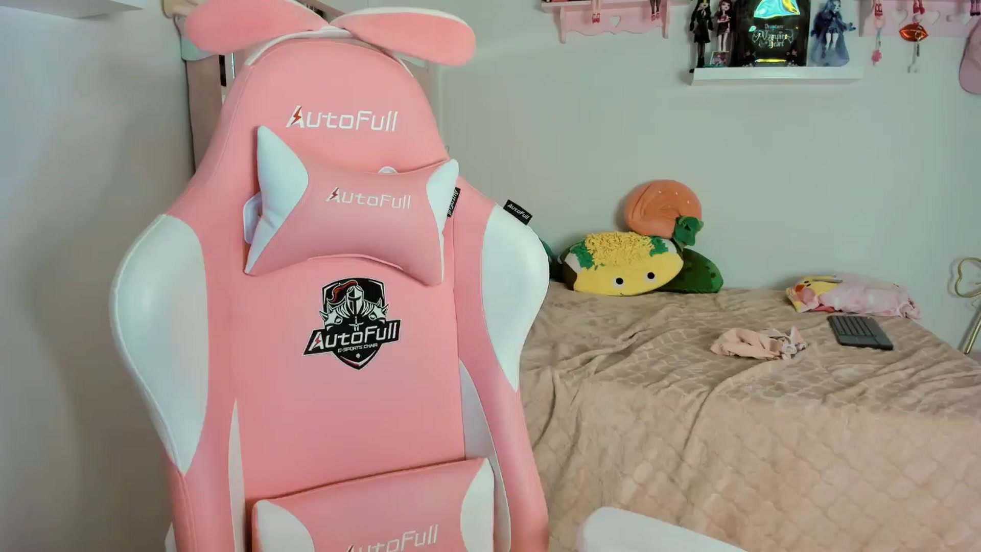 Gallery image thumbnail from Cherrycute666's myfreecams stream on, 11/11/2024, 10:38 image 3 of 20