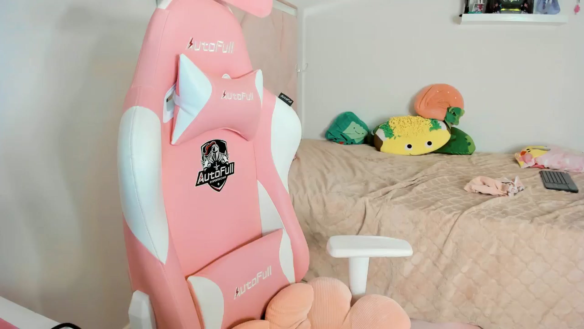 Gallery image thumbnail from Cherrycute666's myfreecams stream on, 11/11/2024, 10:56 image 13 of 20