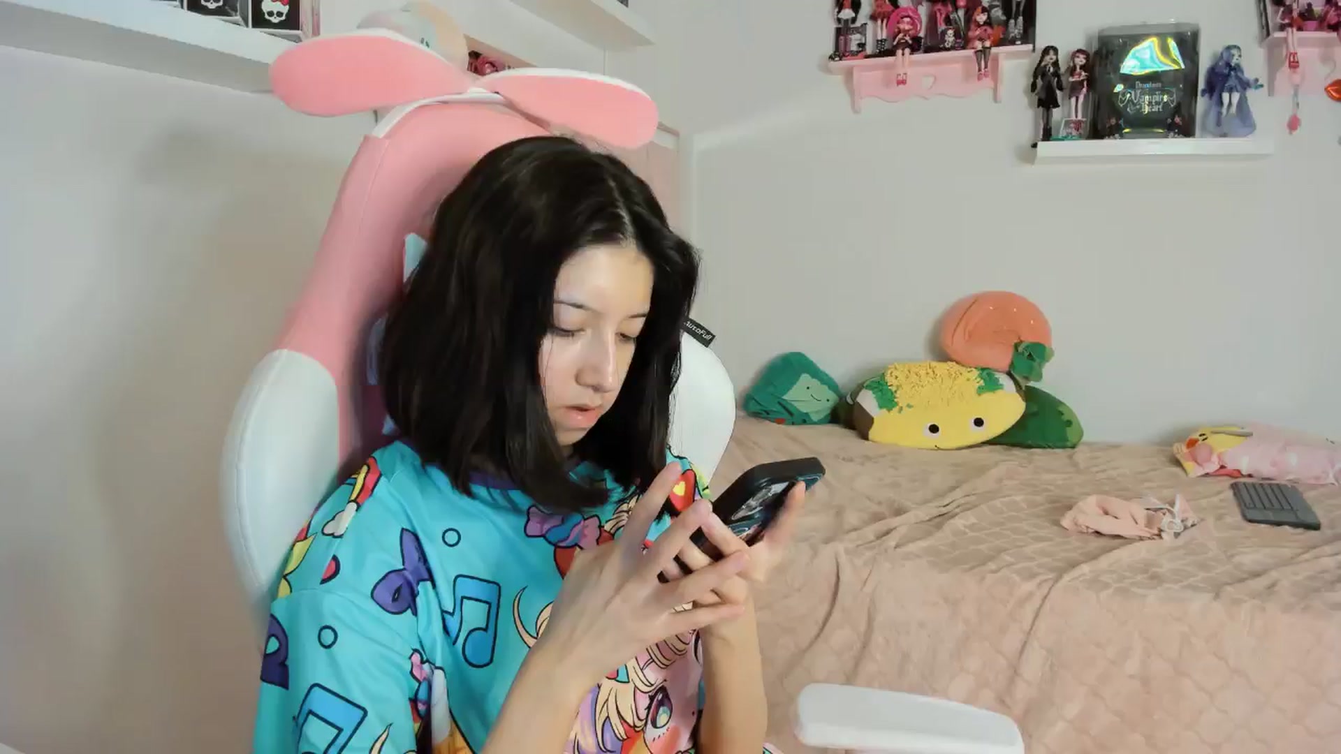 Gallery image thumbnail from Cherrycute666's myfreecams stream on, 11/11/2024, 10:56 image 3 of 20