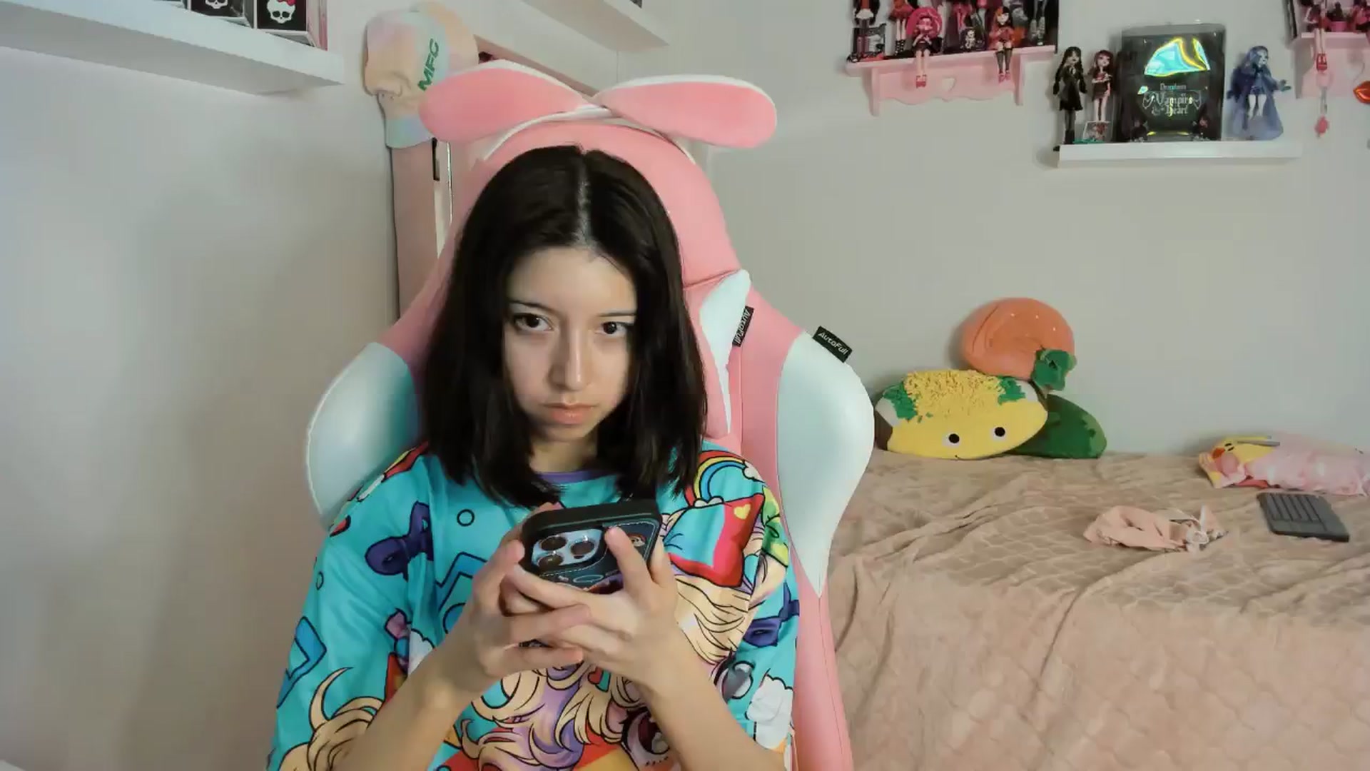 Gallery image thumbnail from Cherrycute666's myfreecams stream on, 11/11/2024, 10:56 image 4 of 20