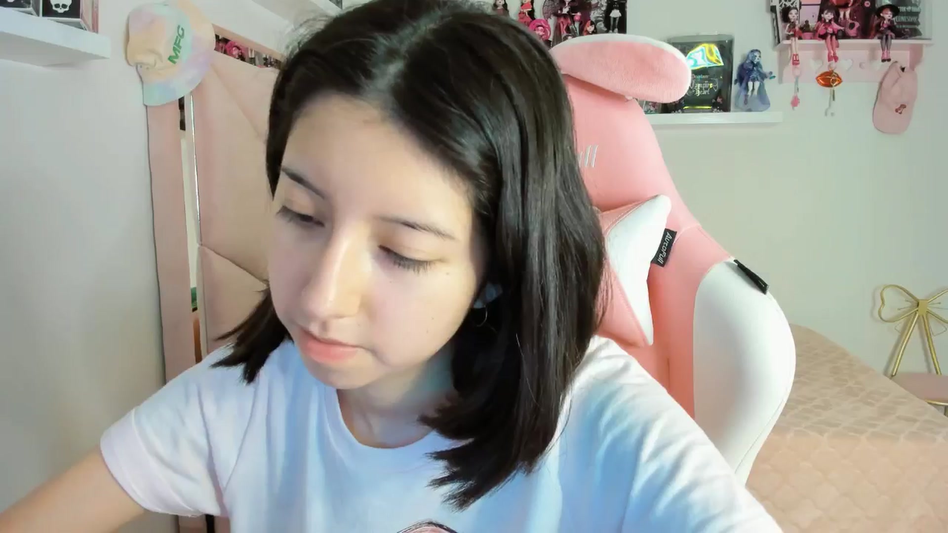 Gallery image thumbnail from Cherrycute666's myfreecams stream on, 11/12/2024, 03:43 image 5 of 20
