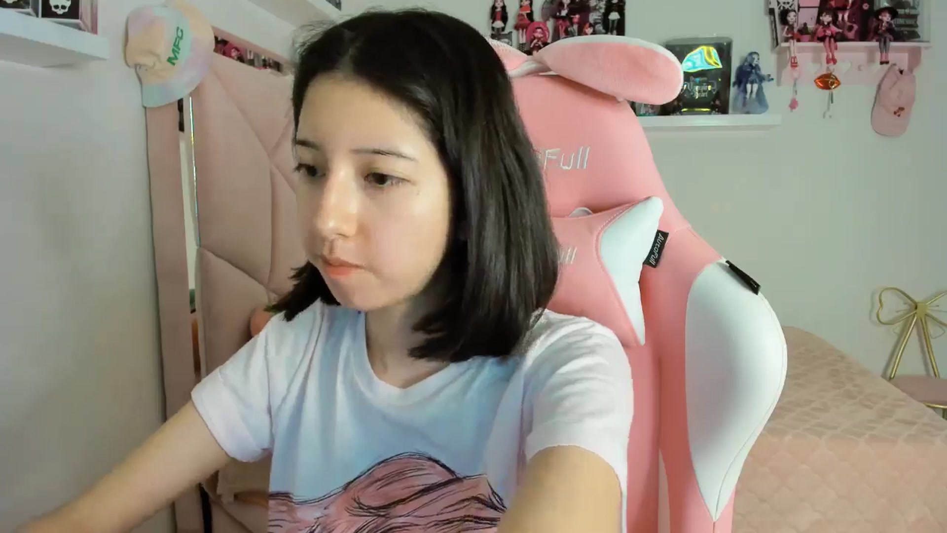 Gallery image thumbnail from Cherrycute666's myfreecams stream on, 11/12/2024, 03:43 image 4 of 20