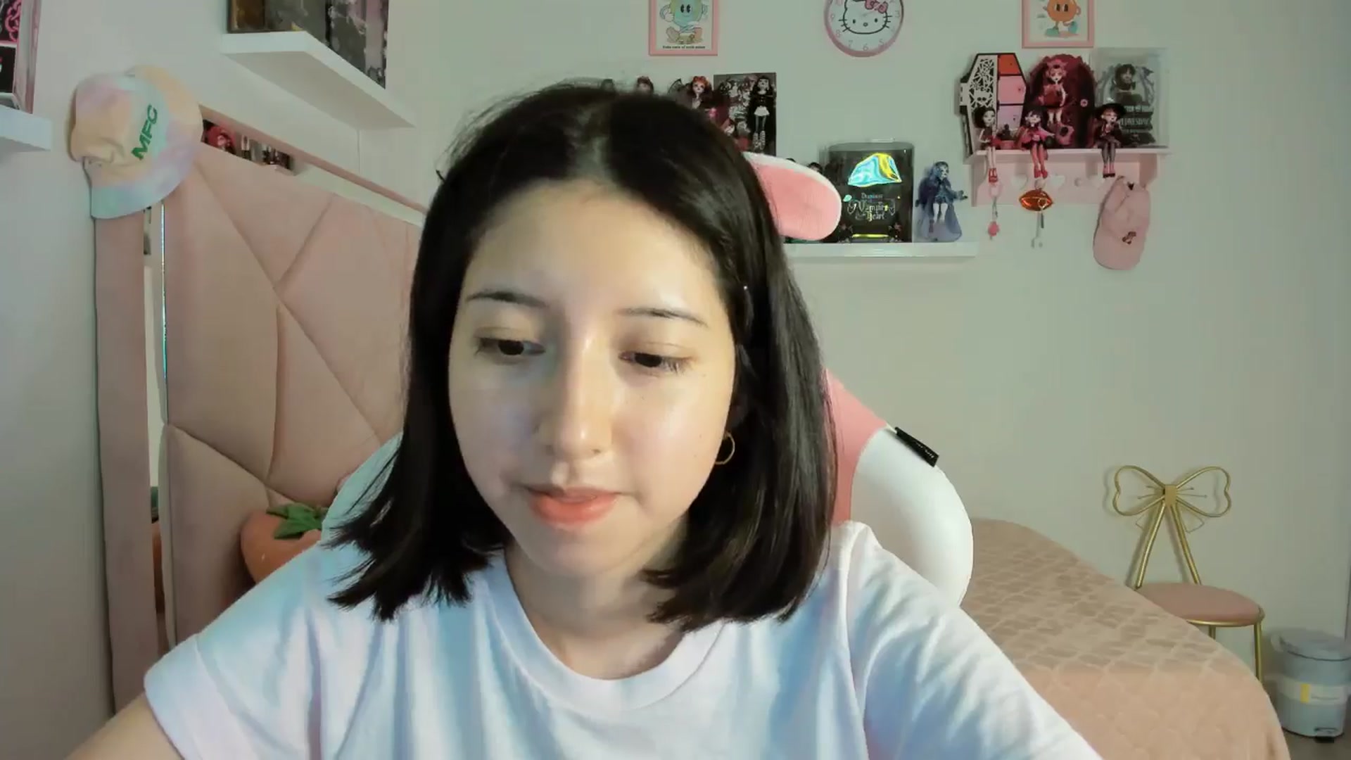 Gallery image thumbnail from Cherrycute666's myfreecams stream on, 11/12/2024, 03:43 image 3 of 20