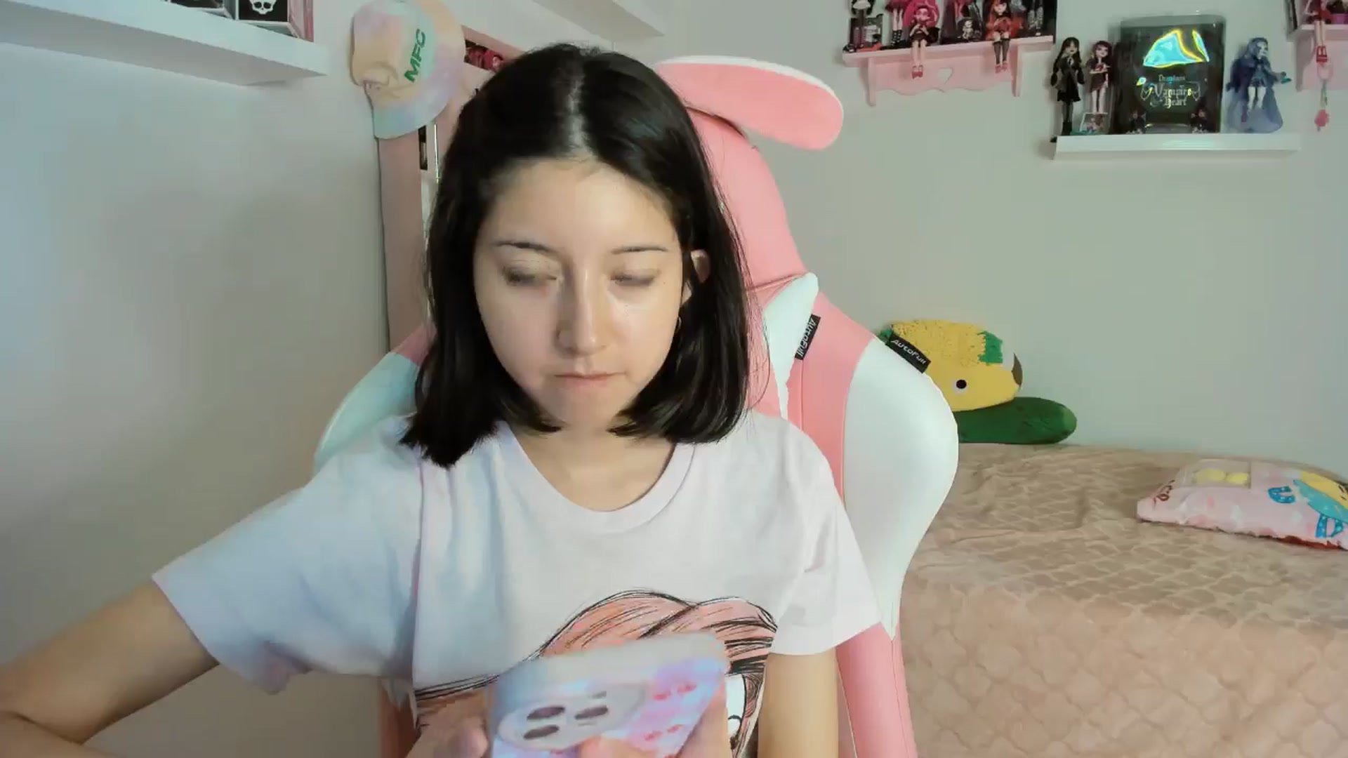 Gallery image thumbnail from Cherrycute666's myfreecams stream on, 11/12/2024, 06:16 image 7 of 20