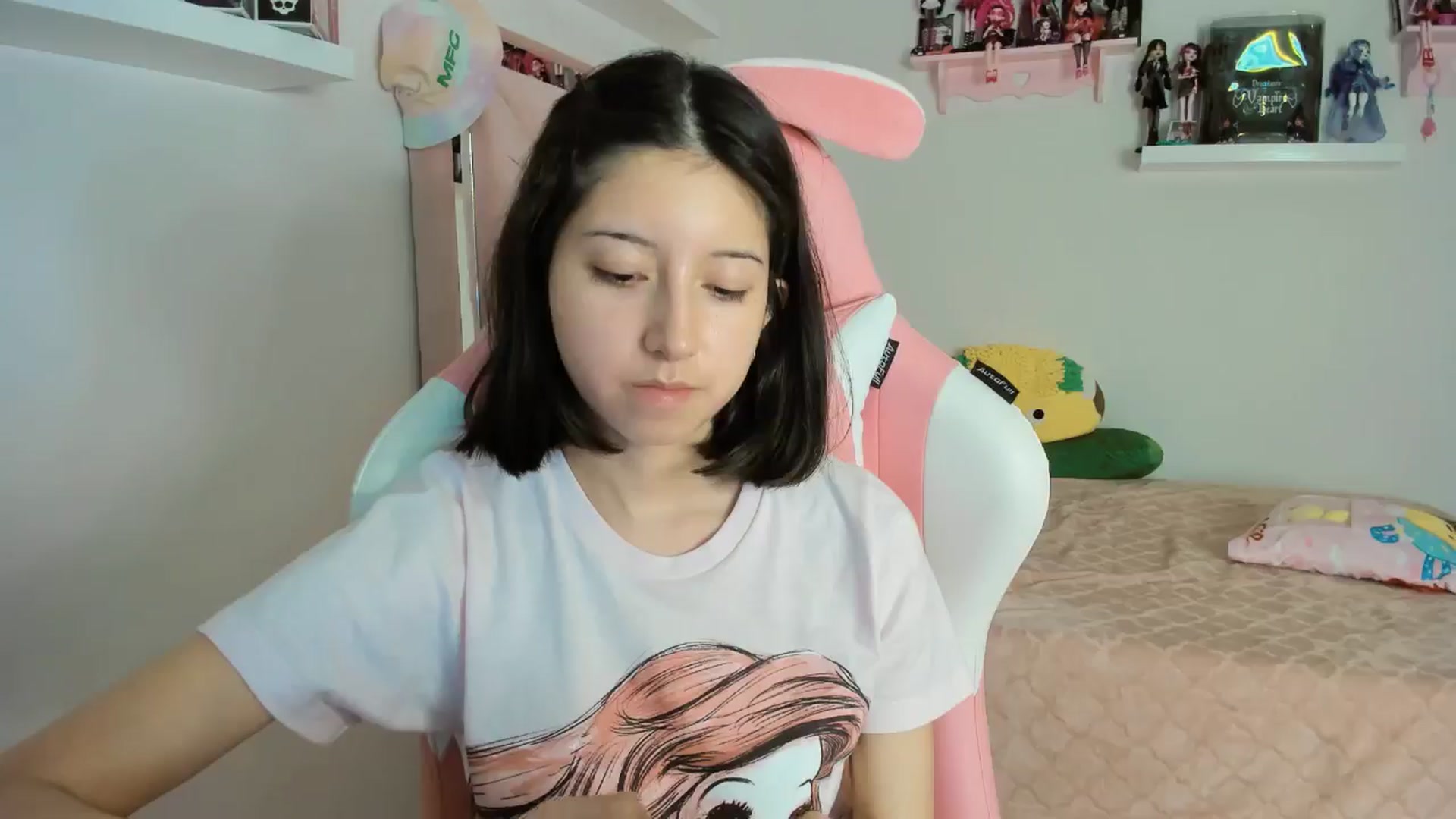 Gallery image thumbnail from Cherrycute666's myfreecams stream on, 11/12/2024, 06:16 image 8 of 20