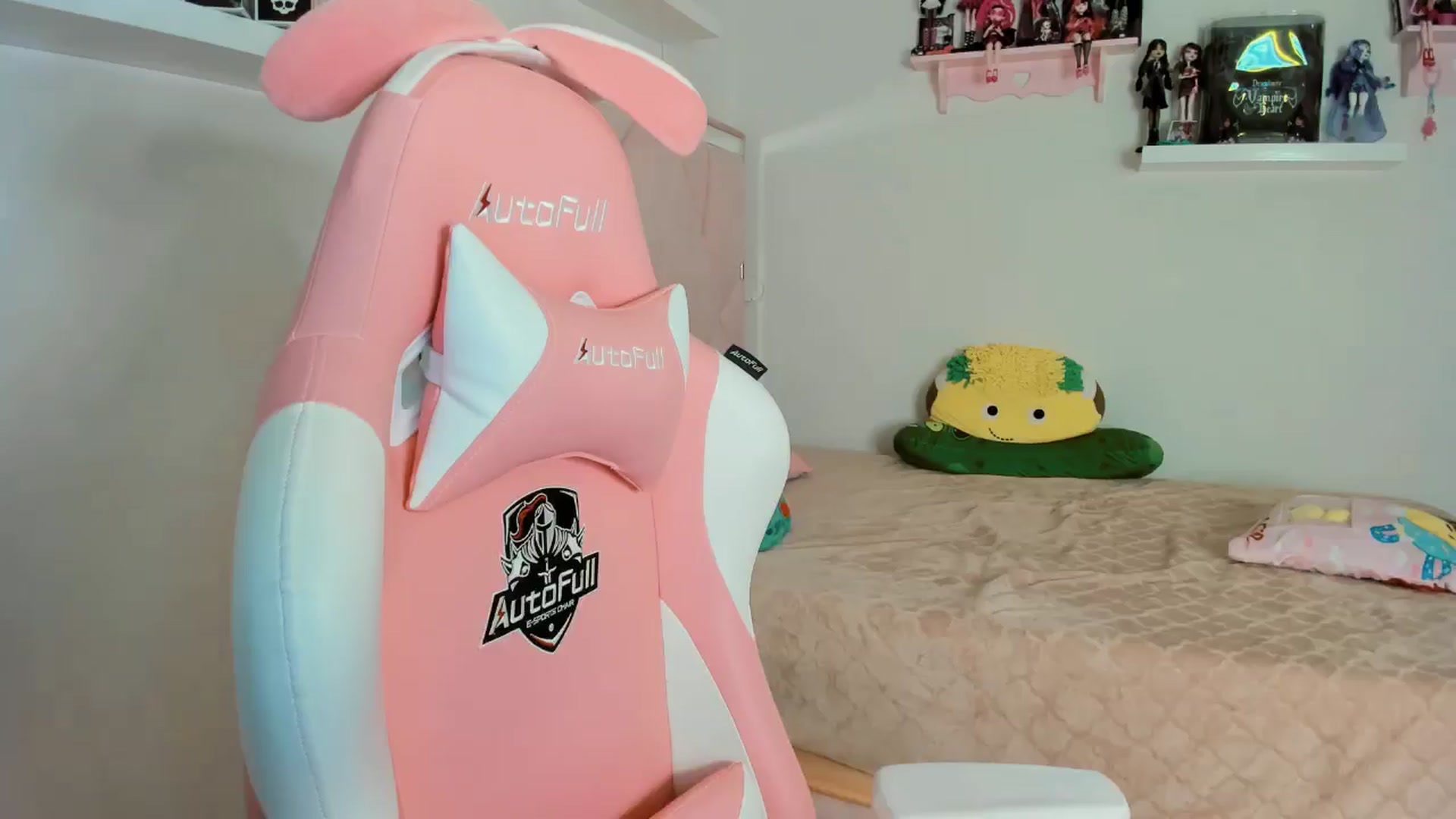Gallery image thumbnail from Cherrycute666's myfreecams stream on, 11/12/2024, 06:16 image 14 of 20