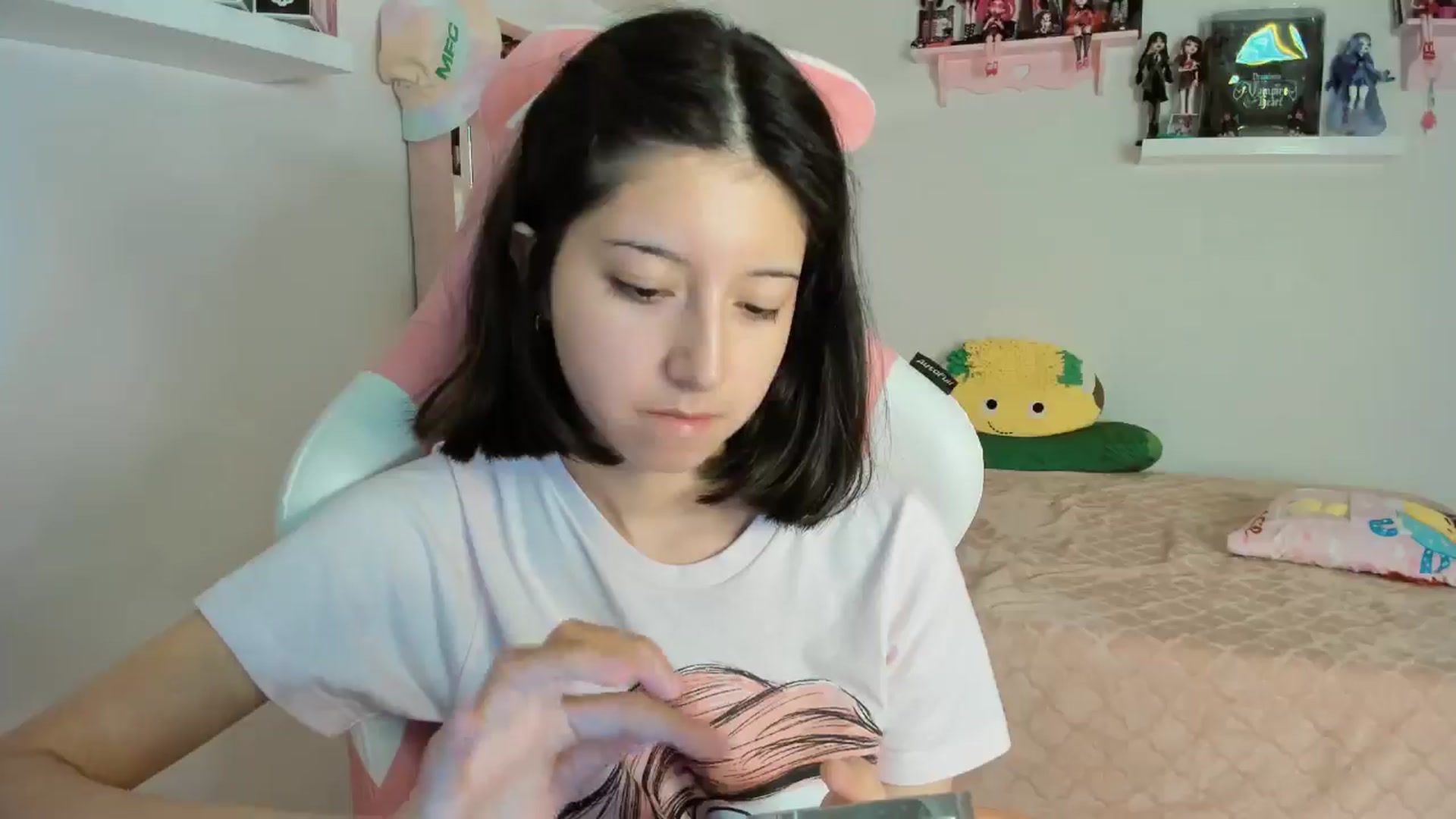 Gallery image thumbnail from Cherrycute666's myfreecams stream on, 11/12/2024, 06:16 image 18 of 20