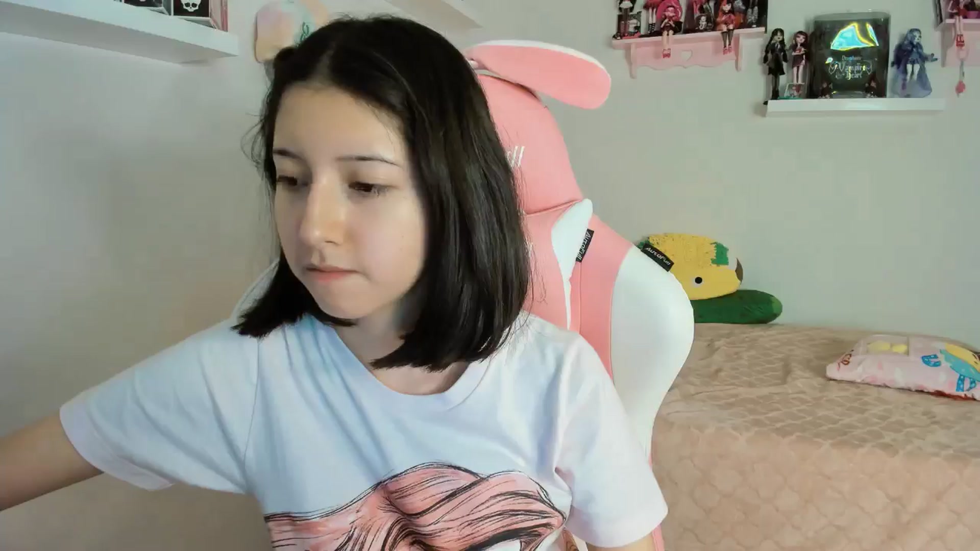 Gallery image thumbnail from Cherrycute666's myfreecams stream on, 11/12/2024, 06:16 image 6 of 20