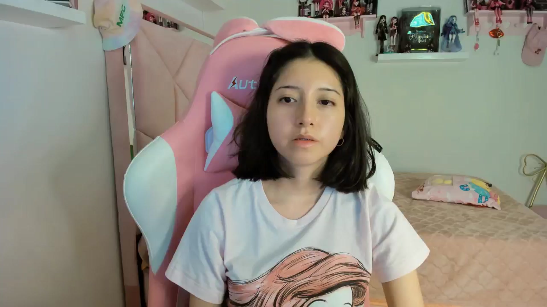 Gallery image thumbnail from Cherrycute666's myfreecams stream on, 11/12/2024, 07:02 image 12 of 20
