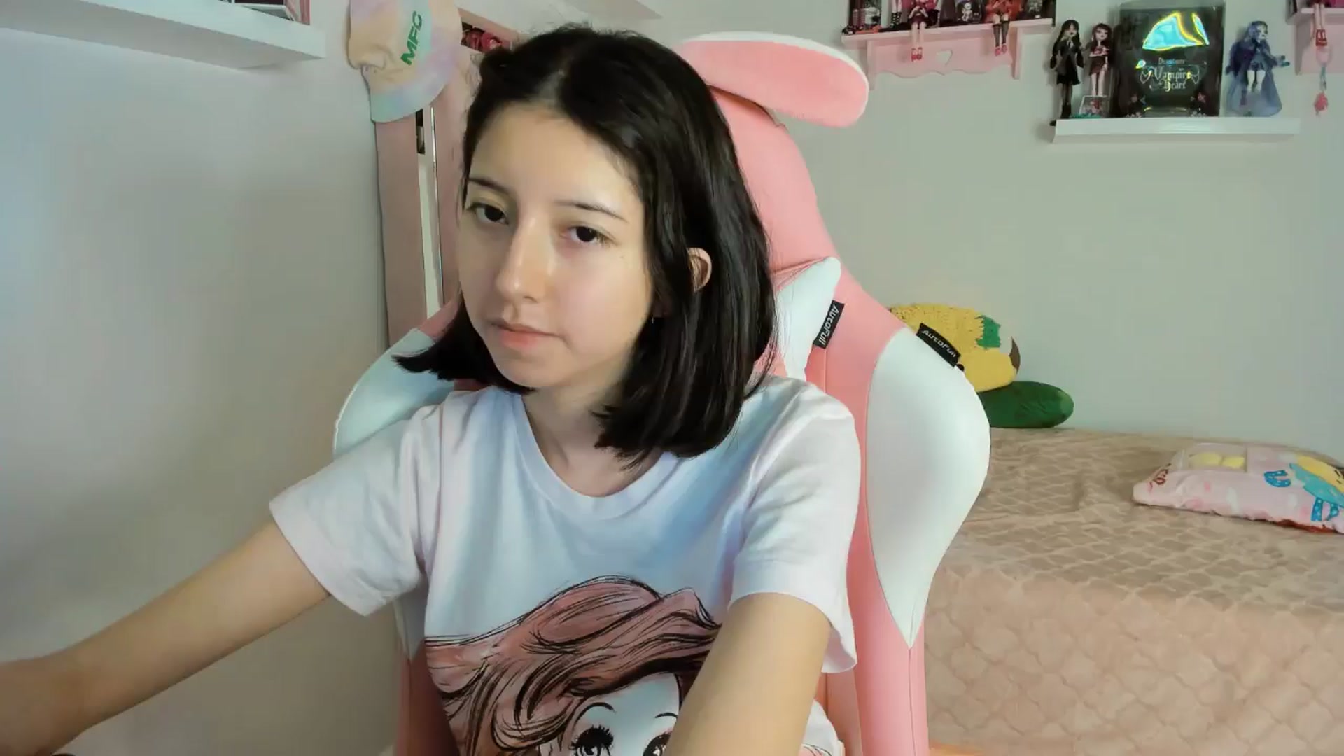 Gallery image thumbnail from Cherrycute666's myfreecams stream on, 11/12/2024, 07:02 image 2 of 20