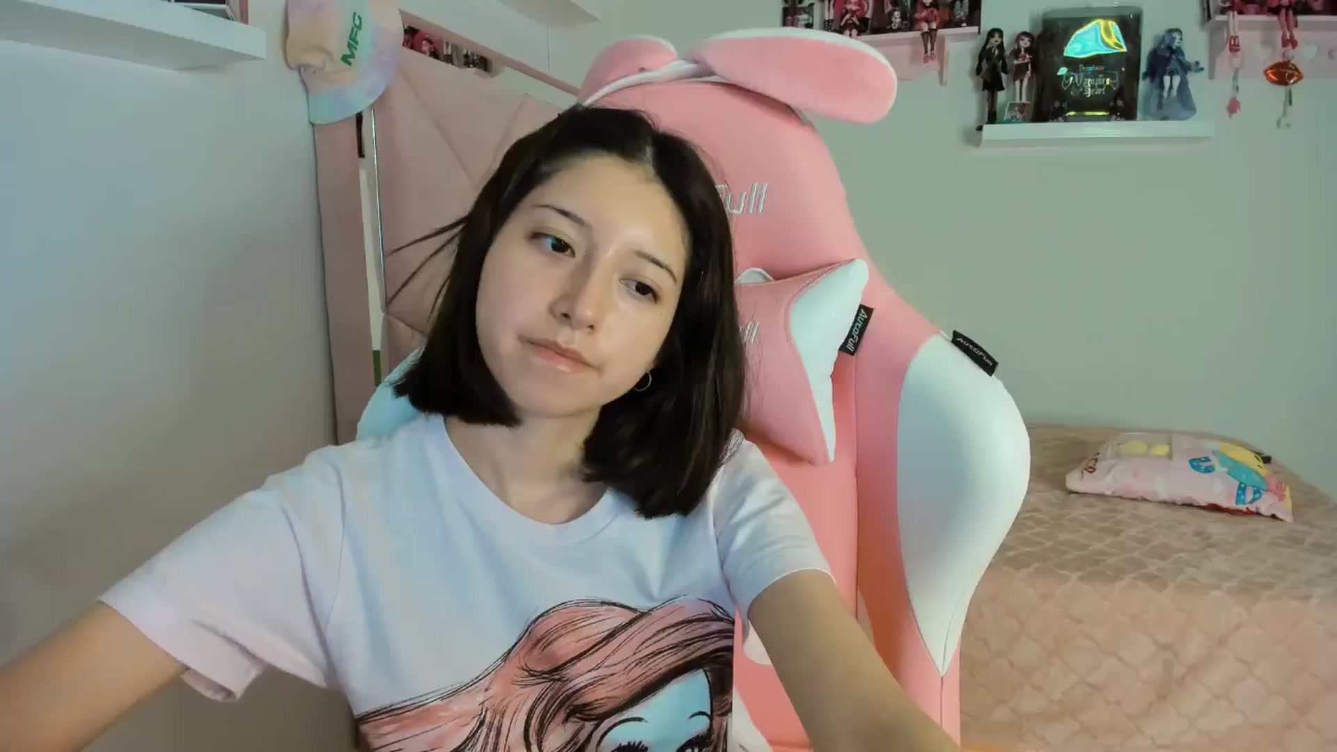 Gallery image thumbnail from Cherrycute666's myfreecams stream on, 11/12/2024, 07:02 image 16 of 20