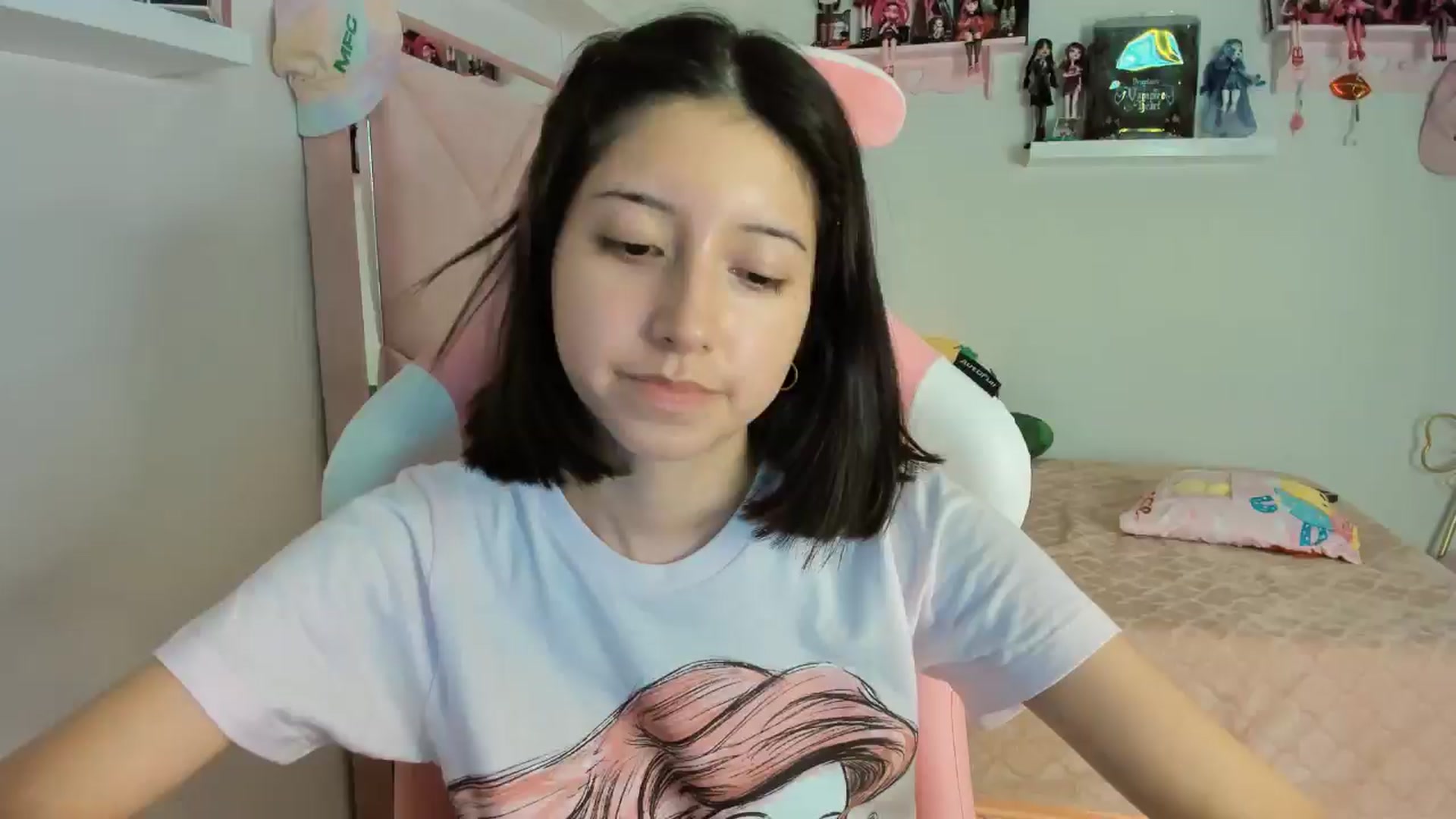 Gallery image thumbnail from Cherrycute666's myfreecams stream on, 11/12/2024, 07:02 image 10 of 20