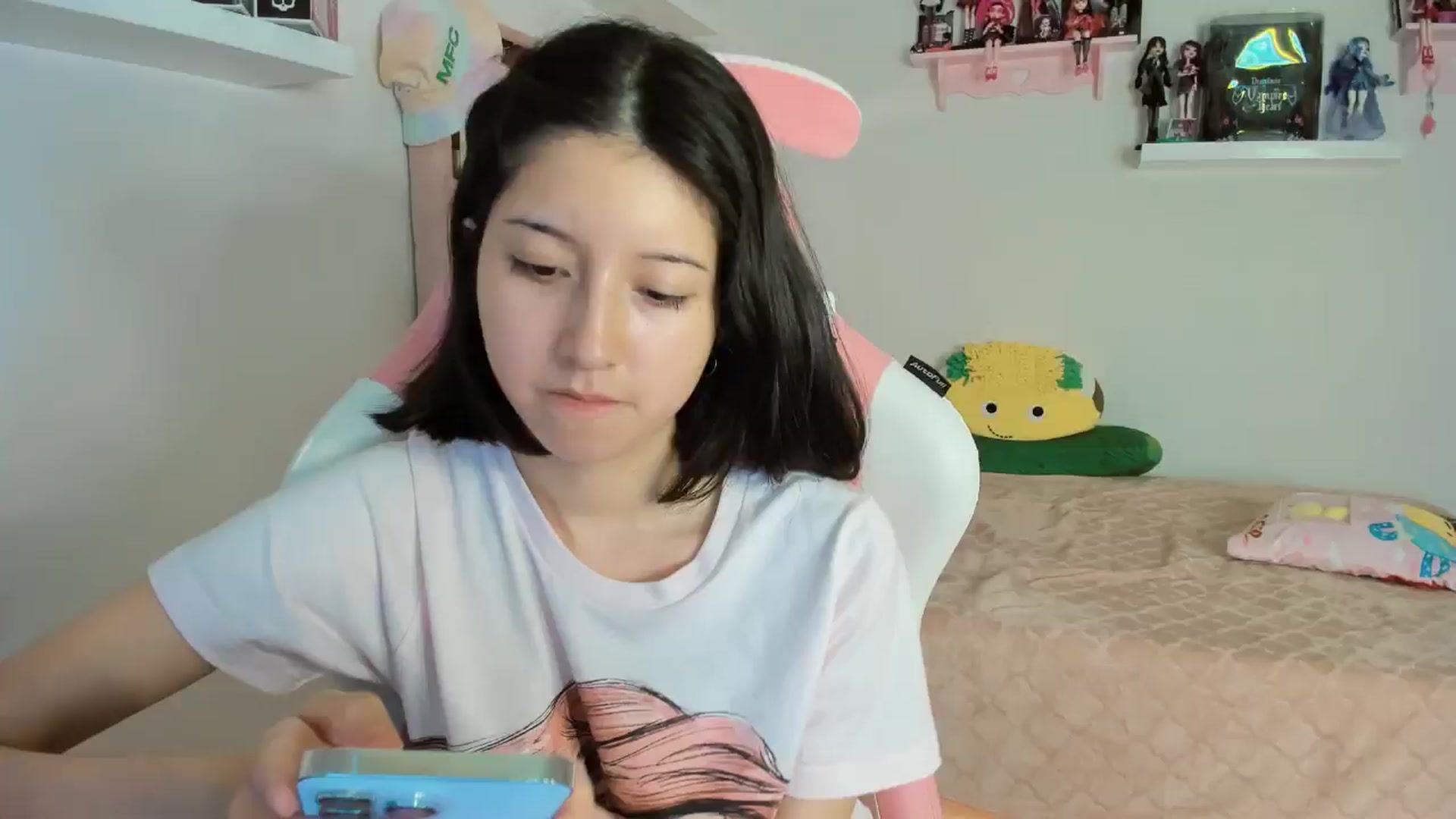 Gallery image thumbnail from Cherrycute666's myfreecams stream on, 11/12/2024, 07:02 image 1 of 20