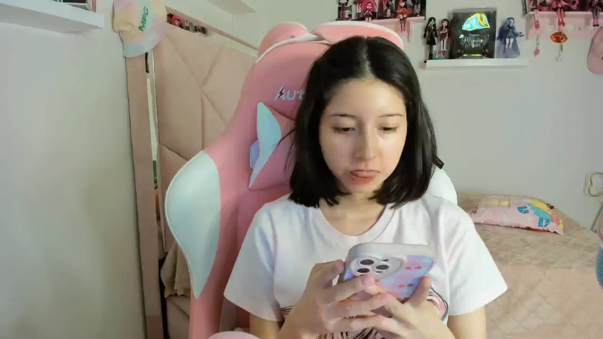 Gallery image thumbnail from Cherrycute666's myfreecams stream on, 11/12/2024, 07:02 image 8 of 20