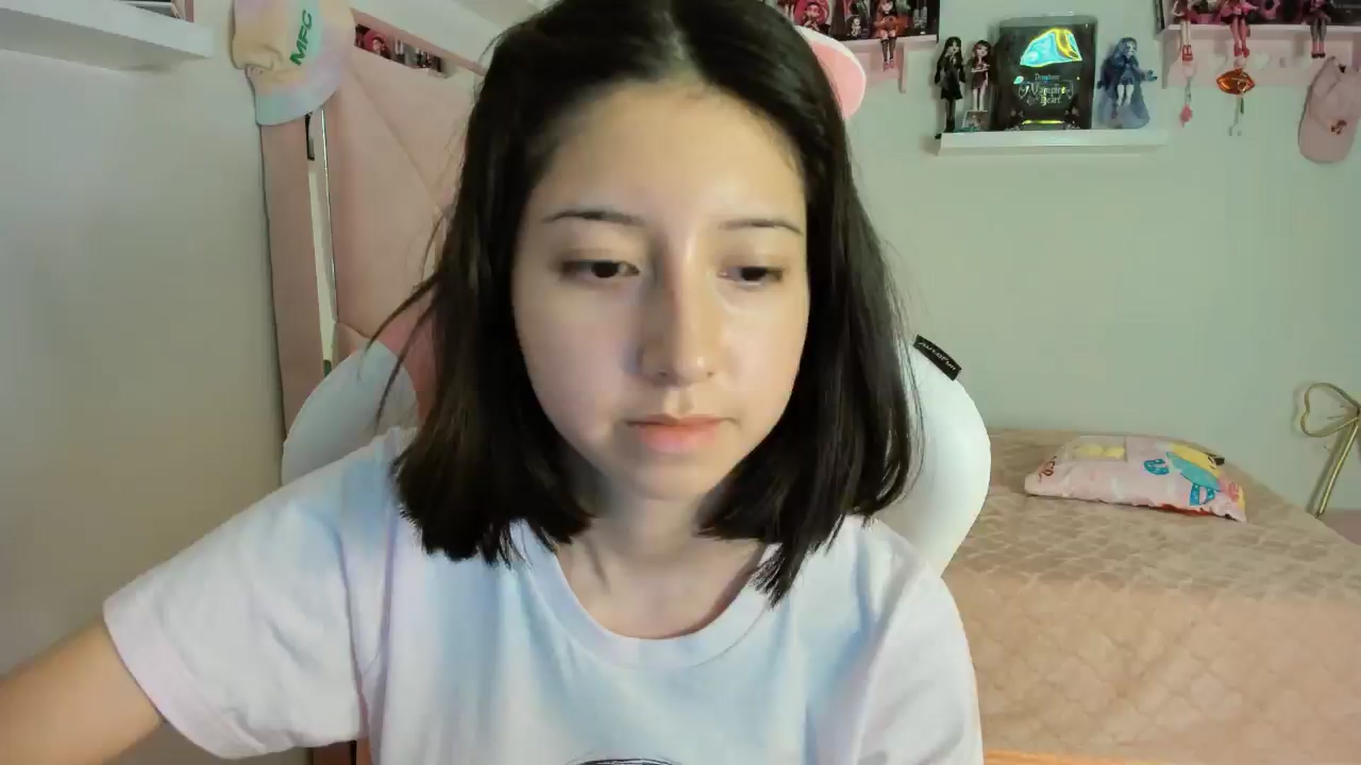 Gallery image thumbnail from Cherrycute666's myfreecams stream on, 11/12/2024, 07:02 image 13 of 20