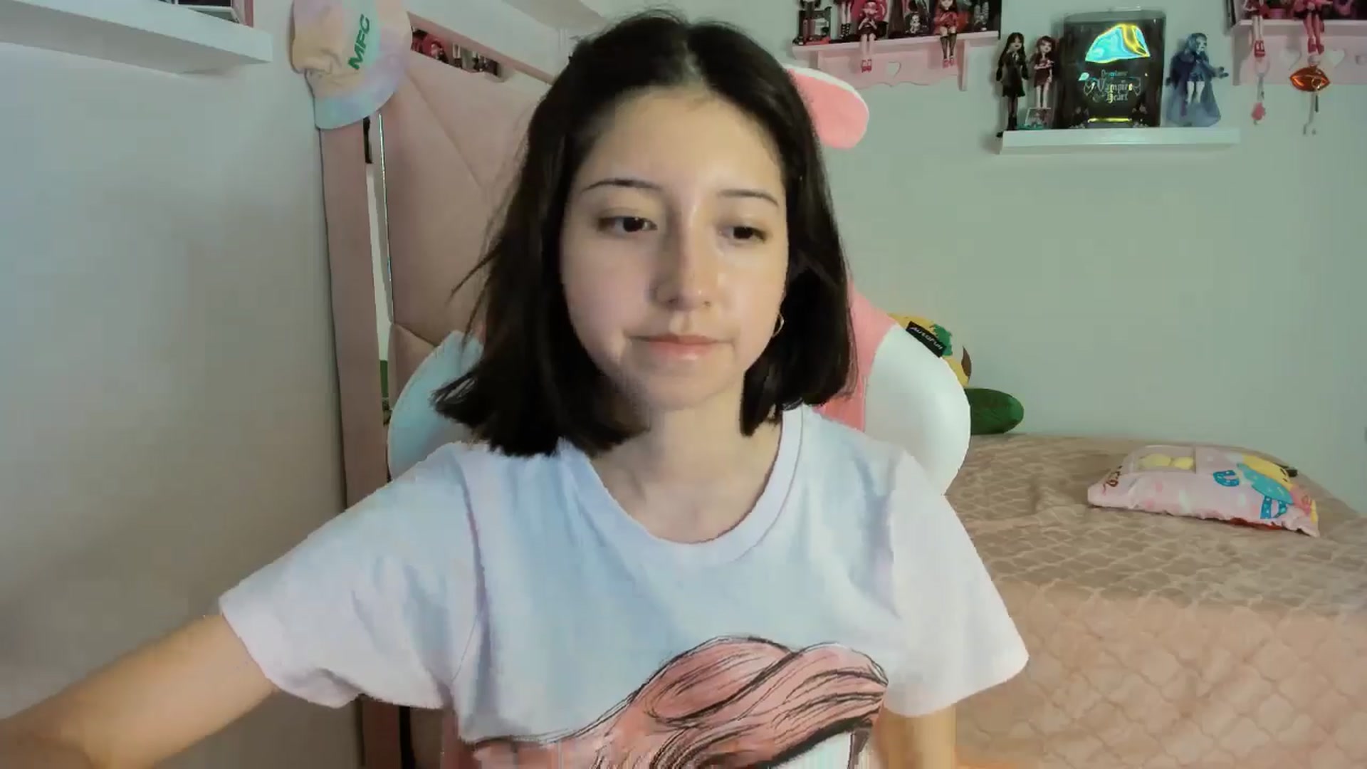 Gallery image thumbnail from Cherrycute666's myfreecams stream on, 11/12/2024, 07:02 image 19 of 20