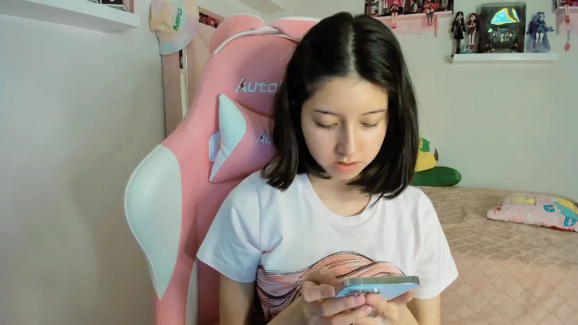 Gallery image thumbnail from Cherrycute666's myfreecams stream on, 11/12/2024, 07:02 image 3 of 20