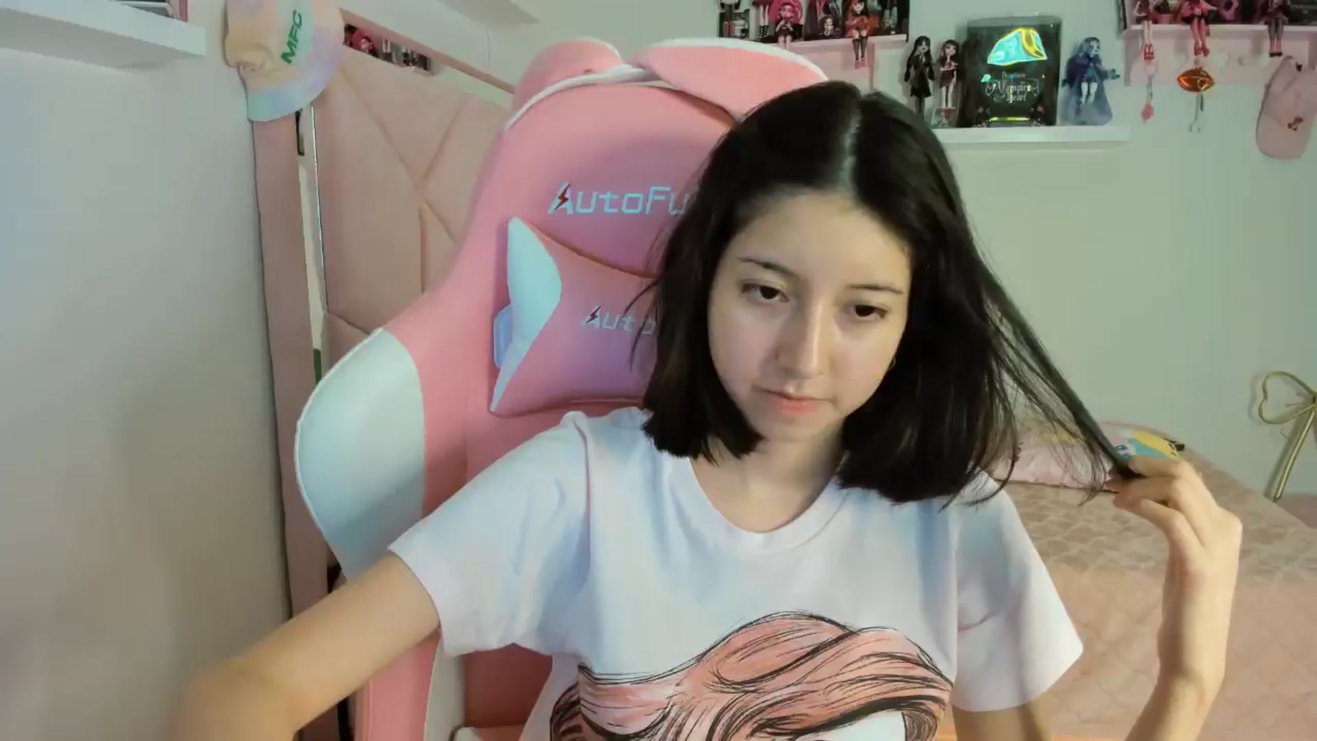 Gallery image thumbnail from Cherrycute666's myfreecams stream on, 11/12/2024, 07:02 image 14 of 20