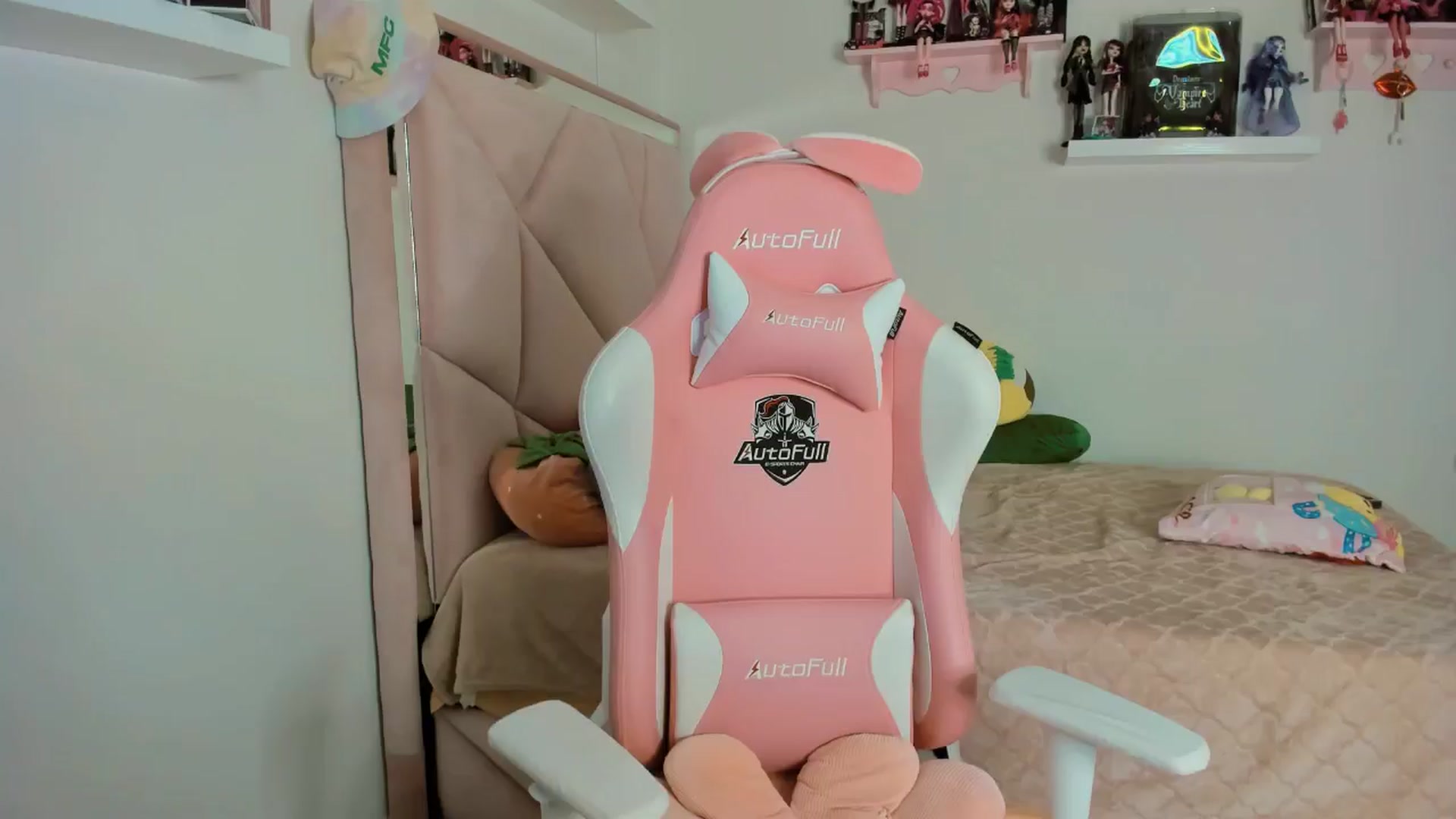 Gallery image thumbnail from Cherrycute666's myfreecams stream on, 11/12/2024, 07:02 image 20 of 20