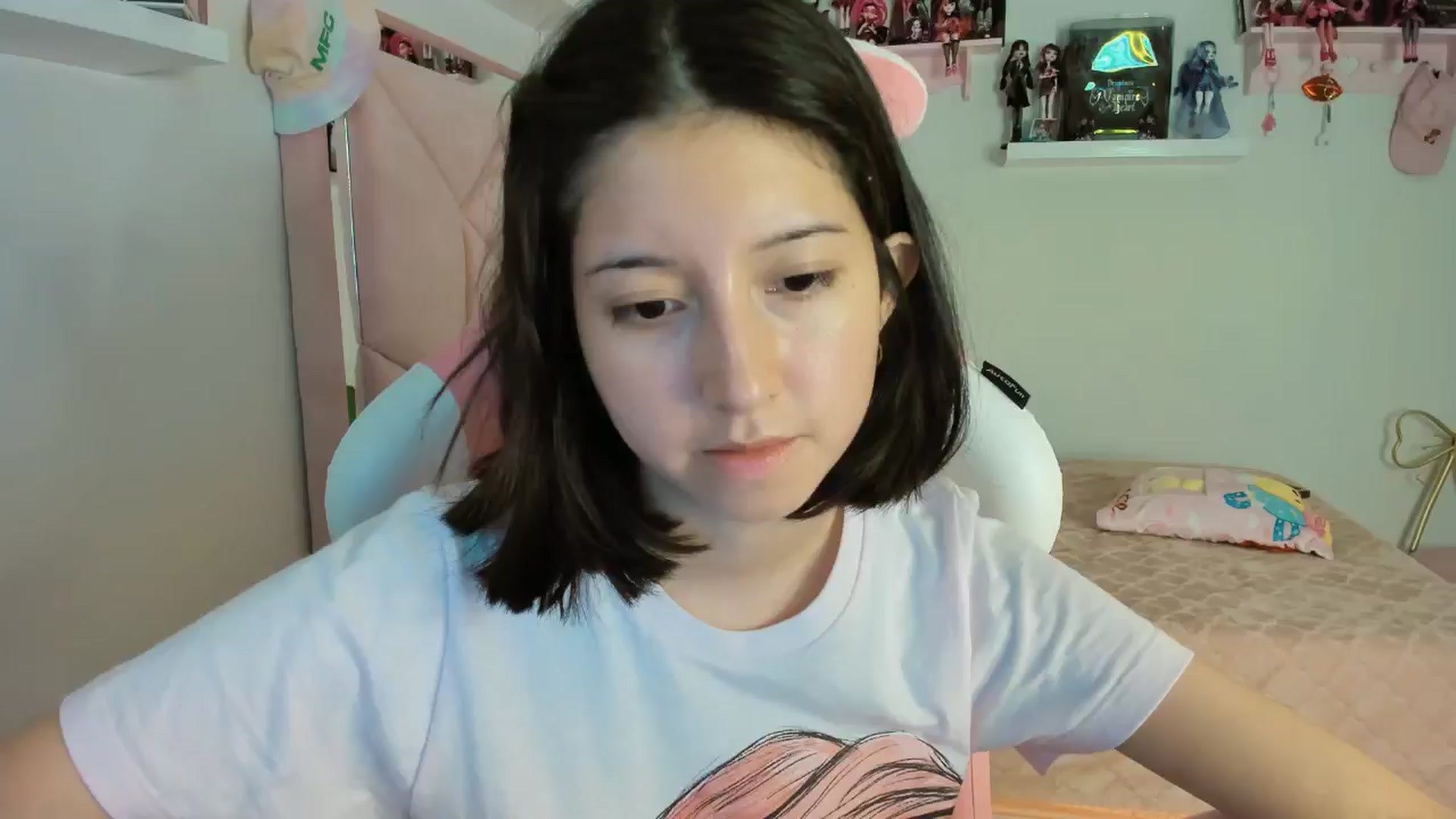 Gallery image thumbnail from Cherrycute666's myfreecams stream on, 11/12/2024, 07:02 image 15 of 20
