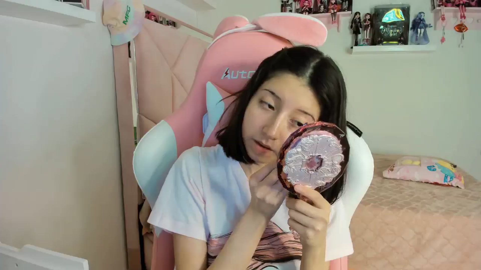 Gallery image thumbnail from Cherrycute666's myfreecams stream on, 11/12/2024, 07:02 image 18 of 20