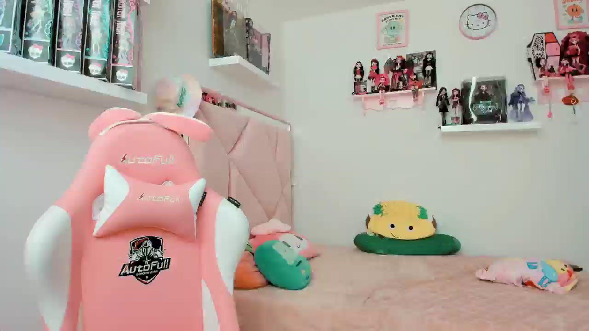 Gallery image thumbnail from Cherrycute666's myfreecams stream on, 11/12/2024, 20:41 image 18 of 20