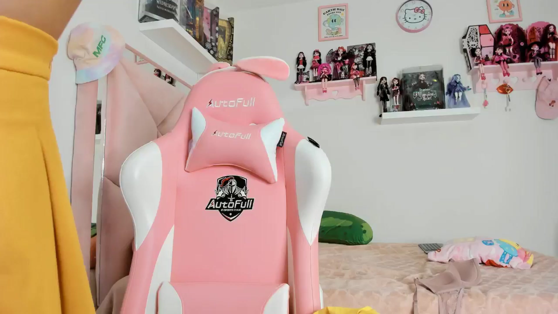 Gallery image thumbnail from Cherrycute666's myfreecams stream on, 11/13/2024, 05:28 image 16 of 20